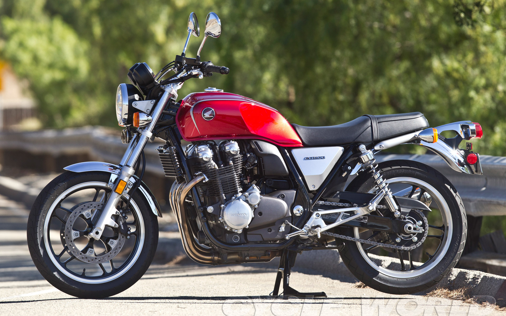 Быстрый мотоцикл Honda CB 1100