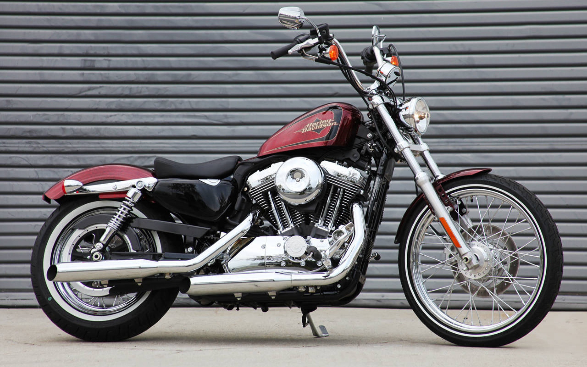 Быстрый мотоцикл Harley-Davidson XL 1200V Sportster Seventy-Two