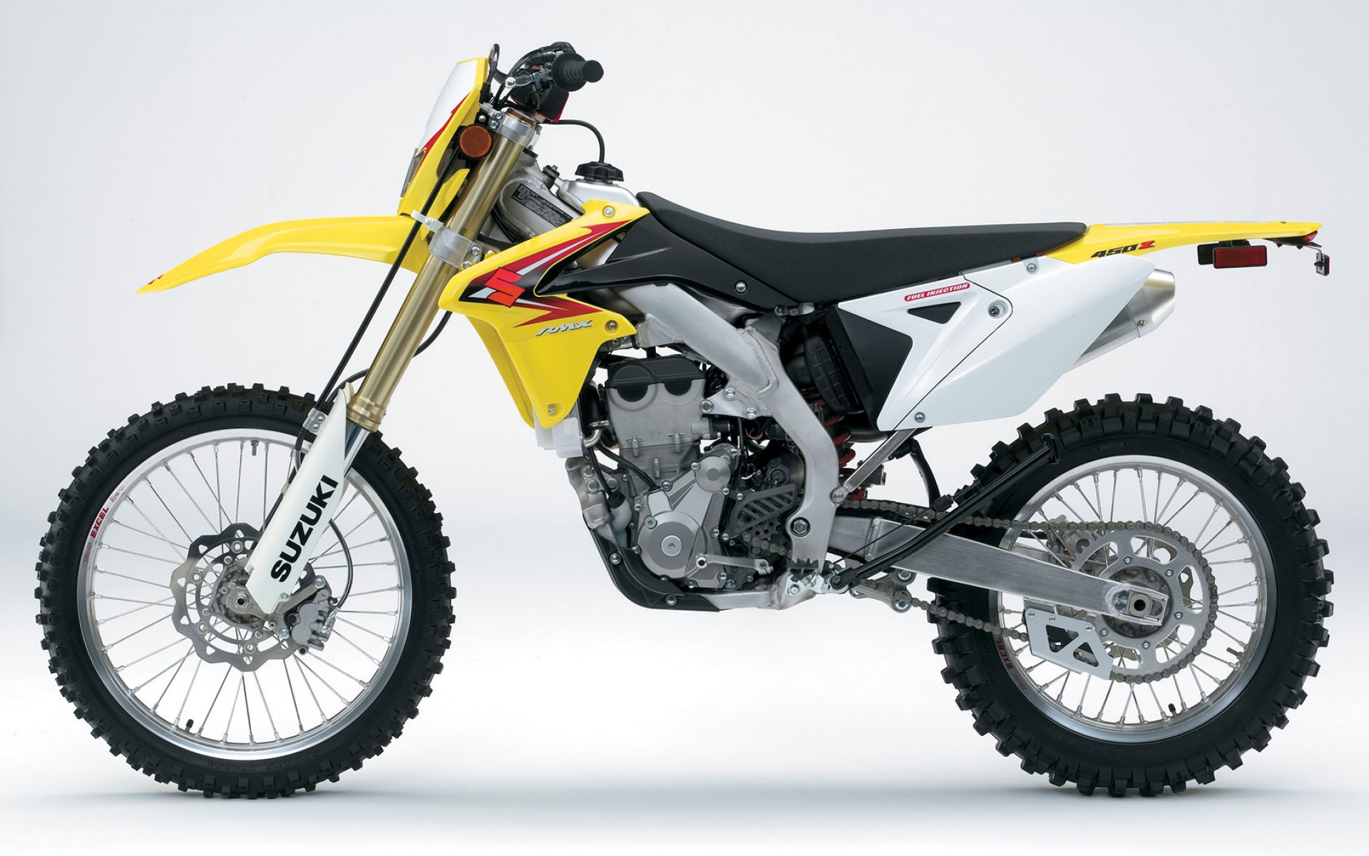 Быстрый мотоцикл Suzuki RMX 450 Z