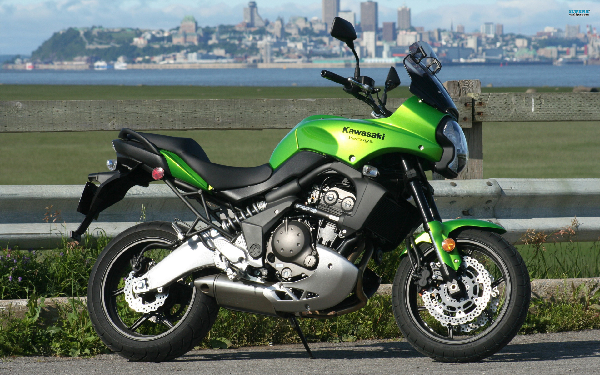 Быстрый мотоцикл Kawasaki Versys