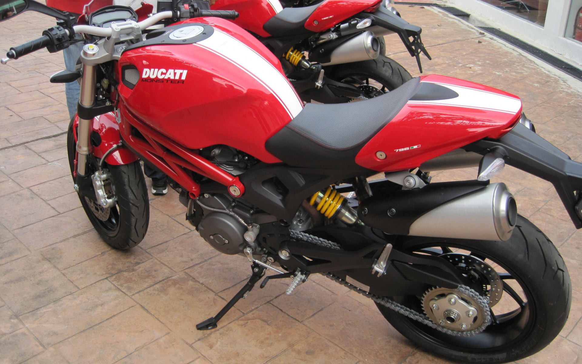Невероятно быстрый мотоцикл Ducati Monster 796 Corse Stripe