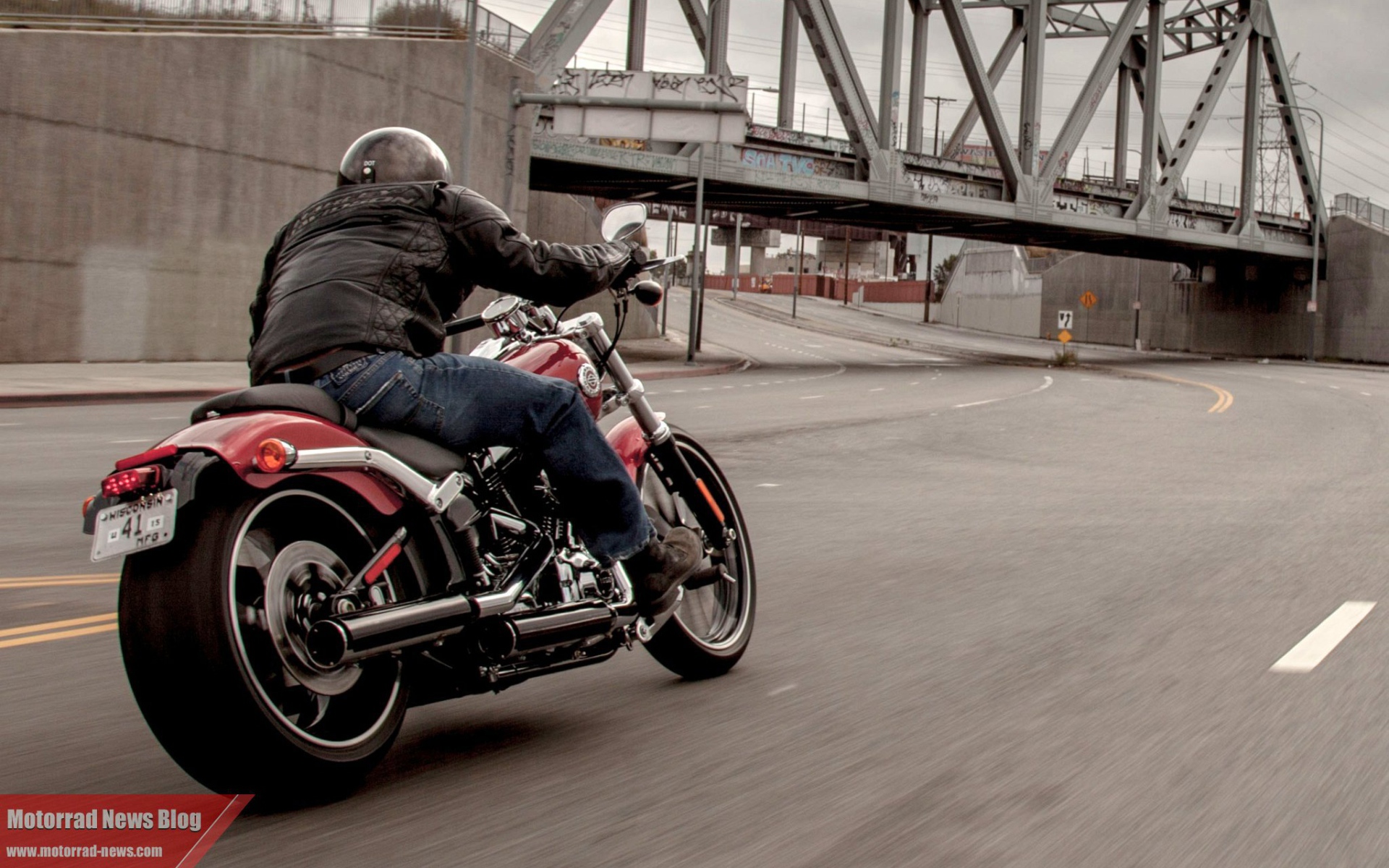 Невероятно быстрый мотоцикл Harley-Davidson CVO Breakout