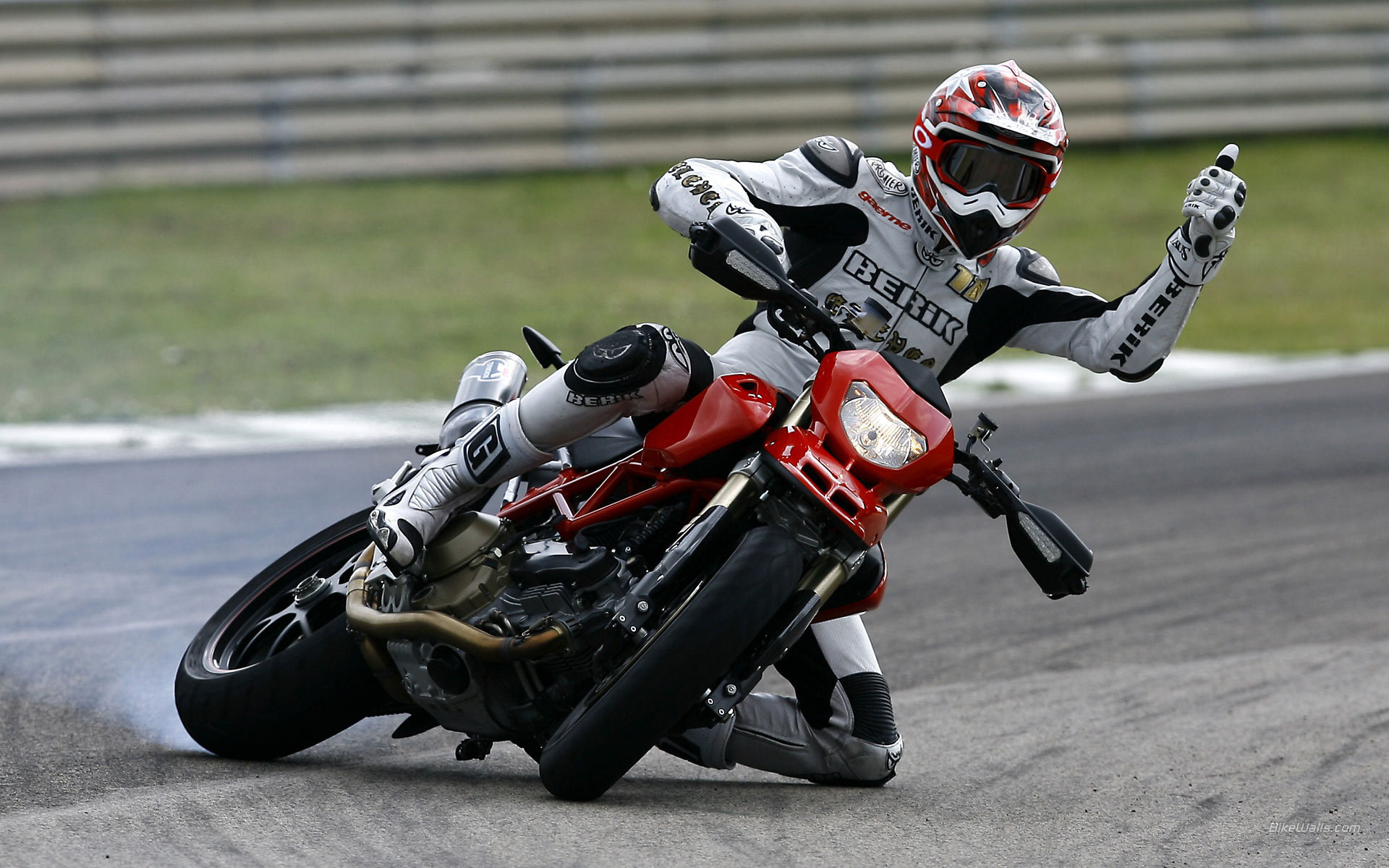 Новый надежный мотоцикл Ducati Hypermotard