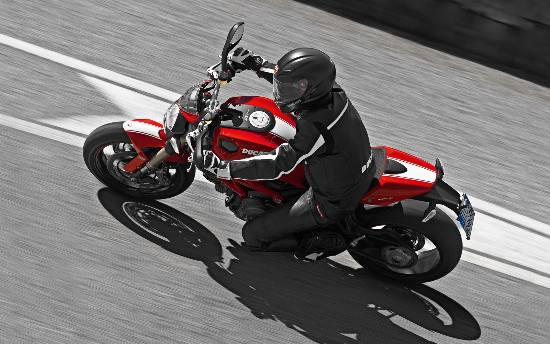 Новый надежный мотоцикл Ducati Monster 796 Corse Stripe