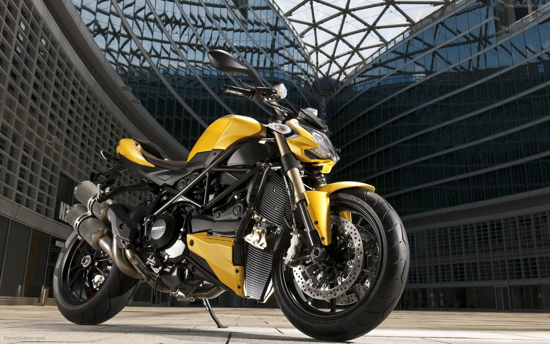 Новый надежный мотоцикл Ducati Streetfighter 848