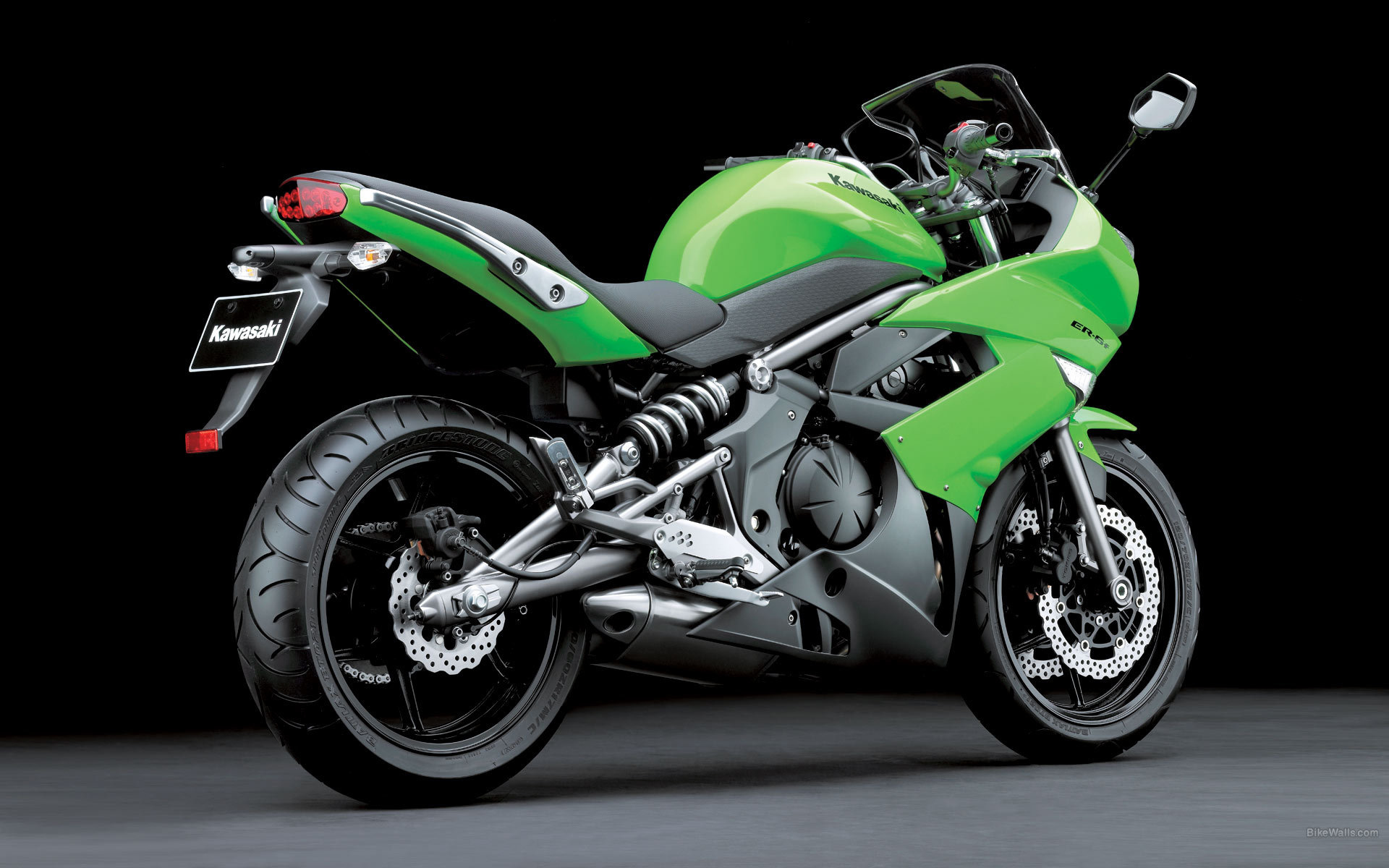 Новый надежный мотоцикл Kawasaki ER-6f