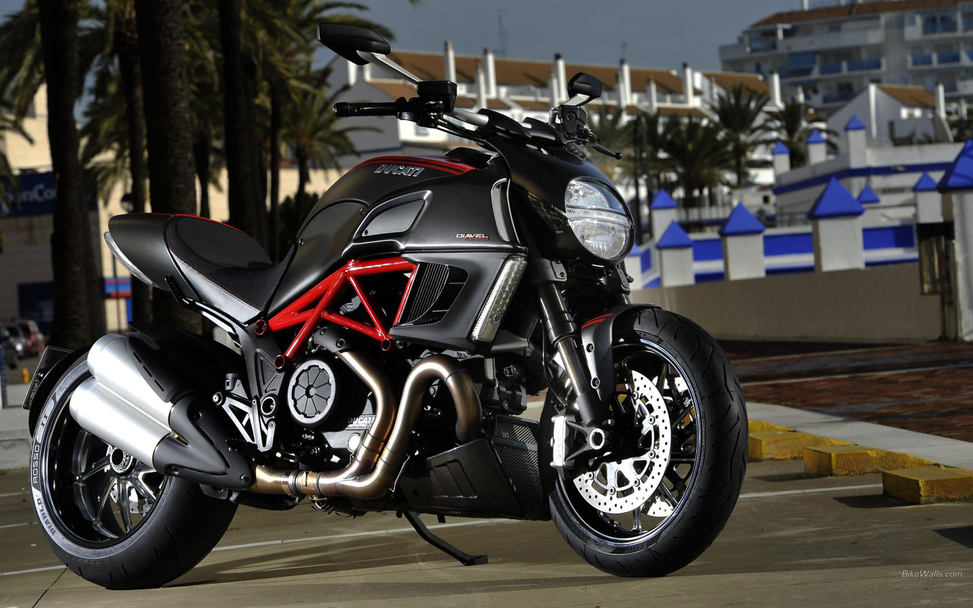 Популярный мотоцикл Ducati Diavel