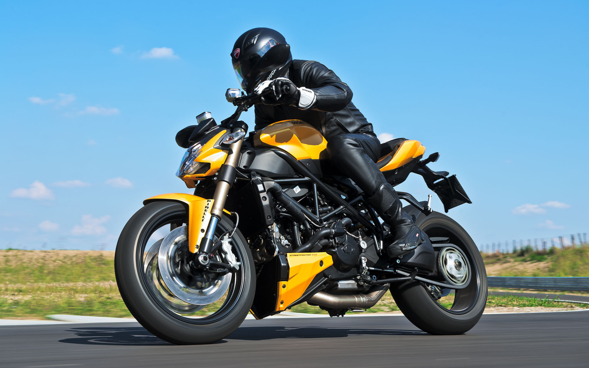 Надежный мотоцикл Ducati Streetfighter 848