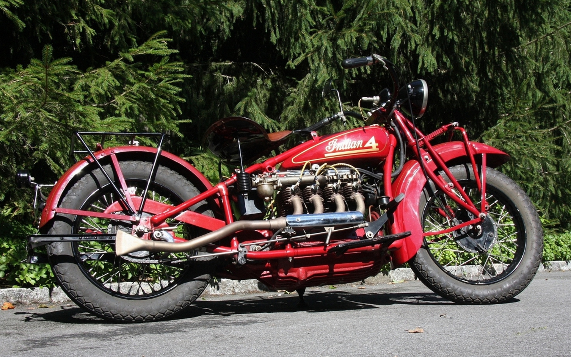 Индийский мощный мотоцикл