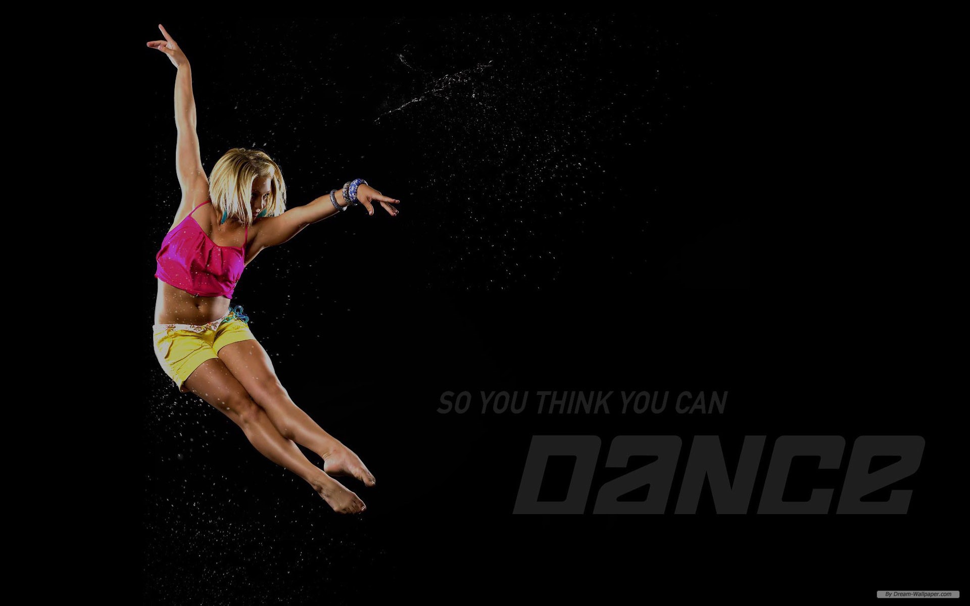 Молодая девушка в танце