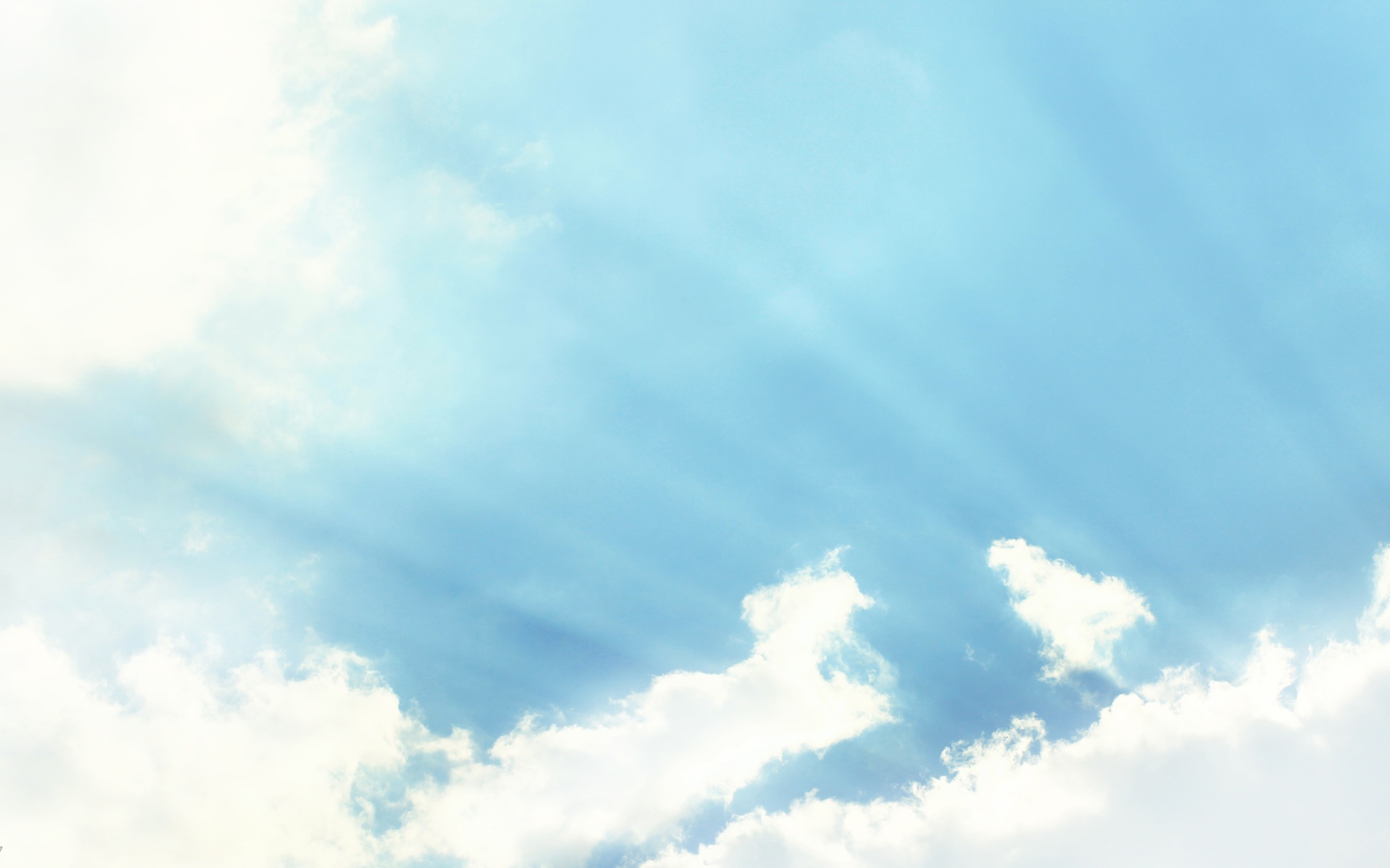 Сияние солнца в небе