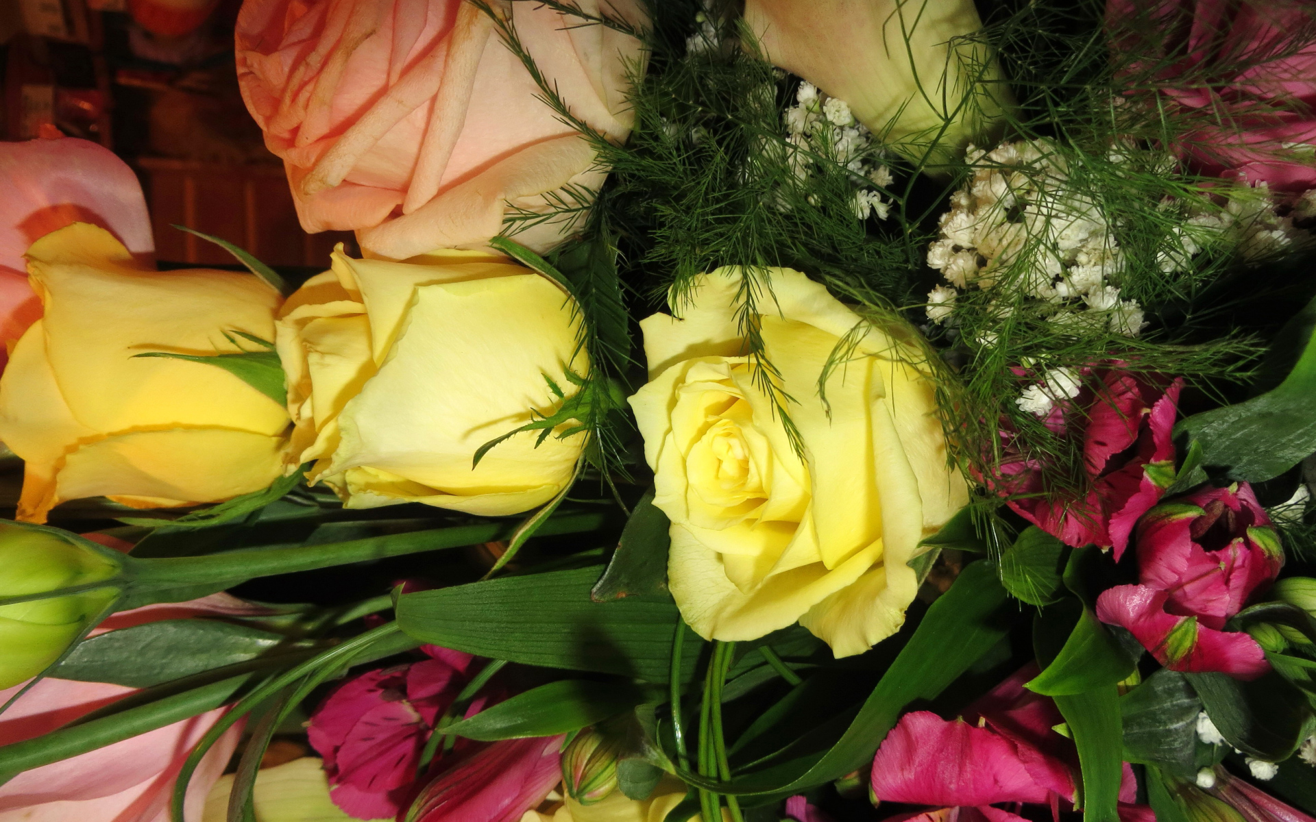 Красивый букет цветы эустома (ирландская роза) 