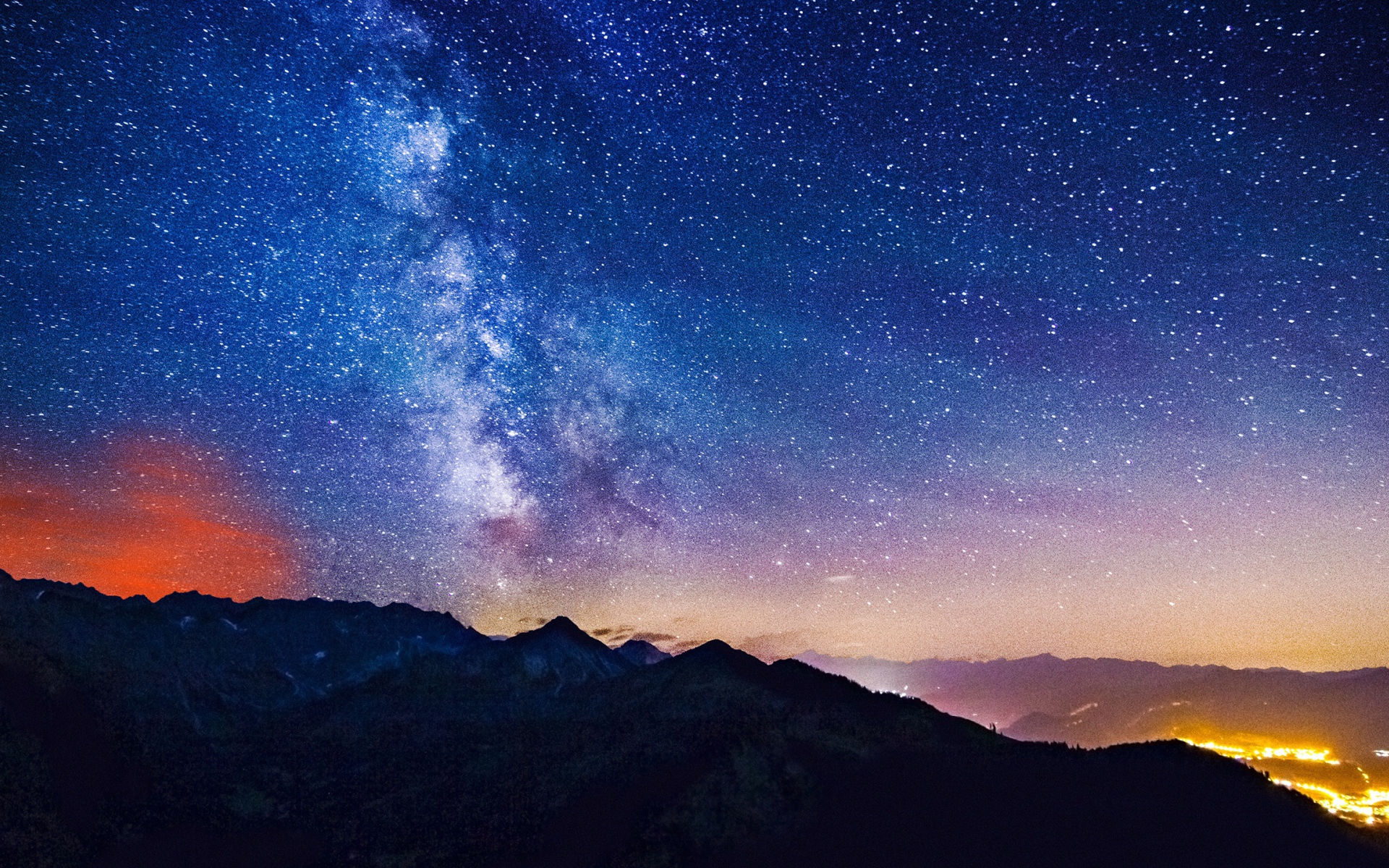 Горы на фоне Млечного пути