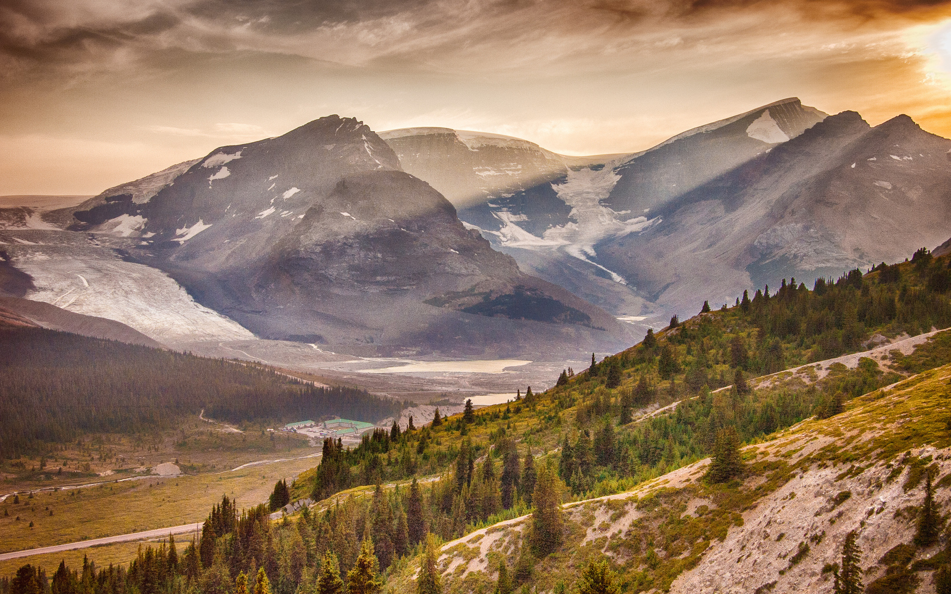 Закат над горами