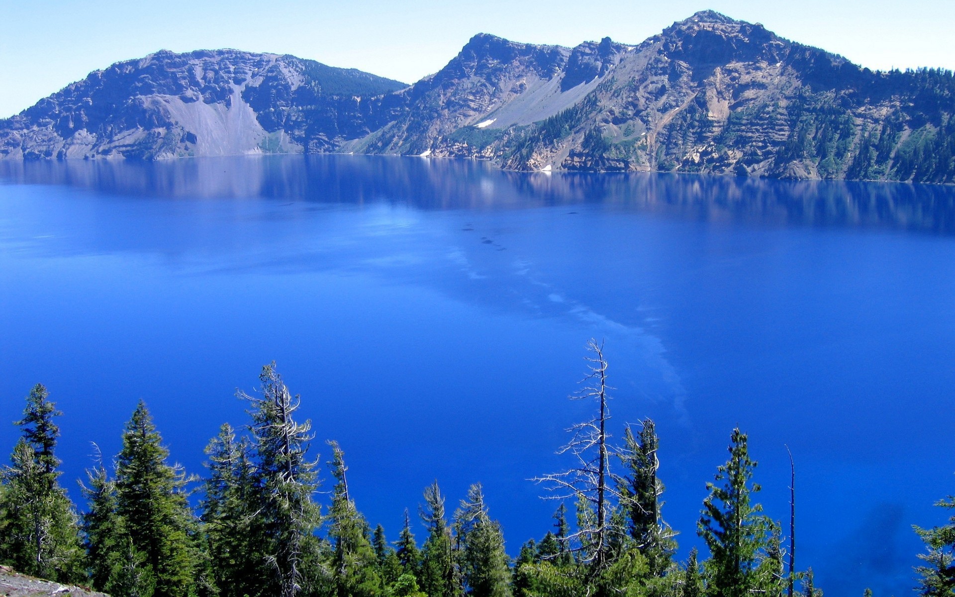 Синее горное озеро