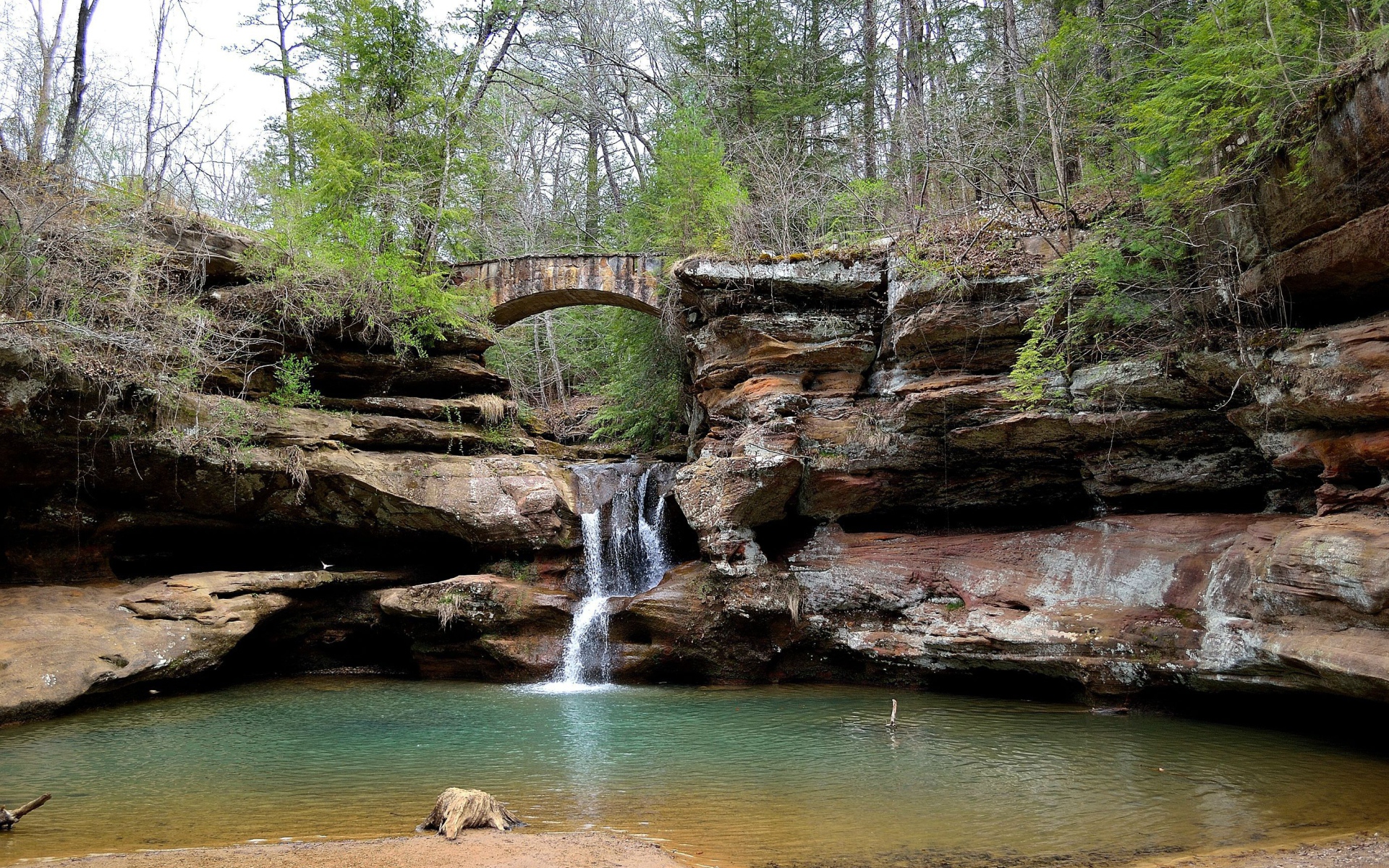 Мост над водопадом