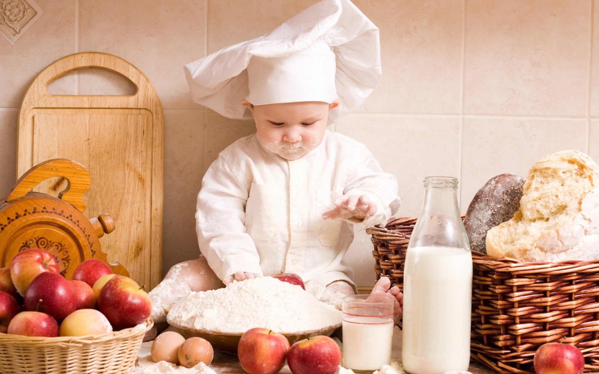 Маленький ребенок повар