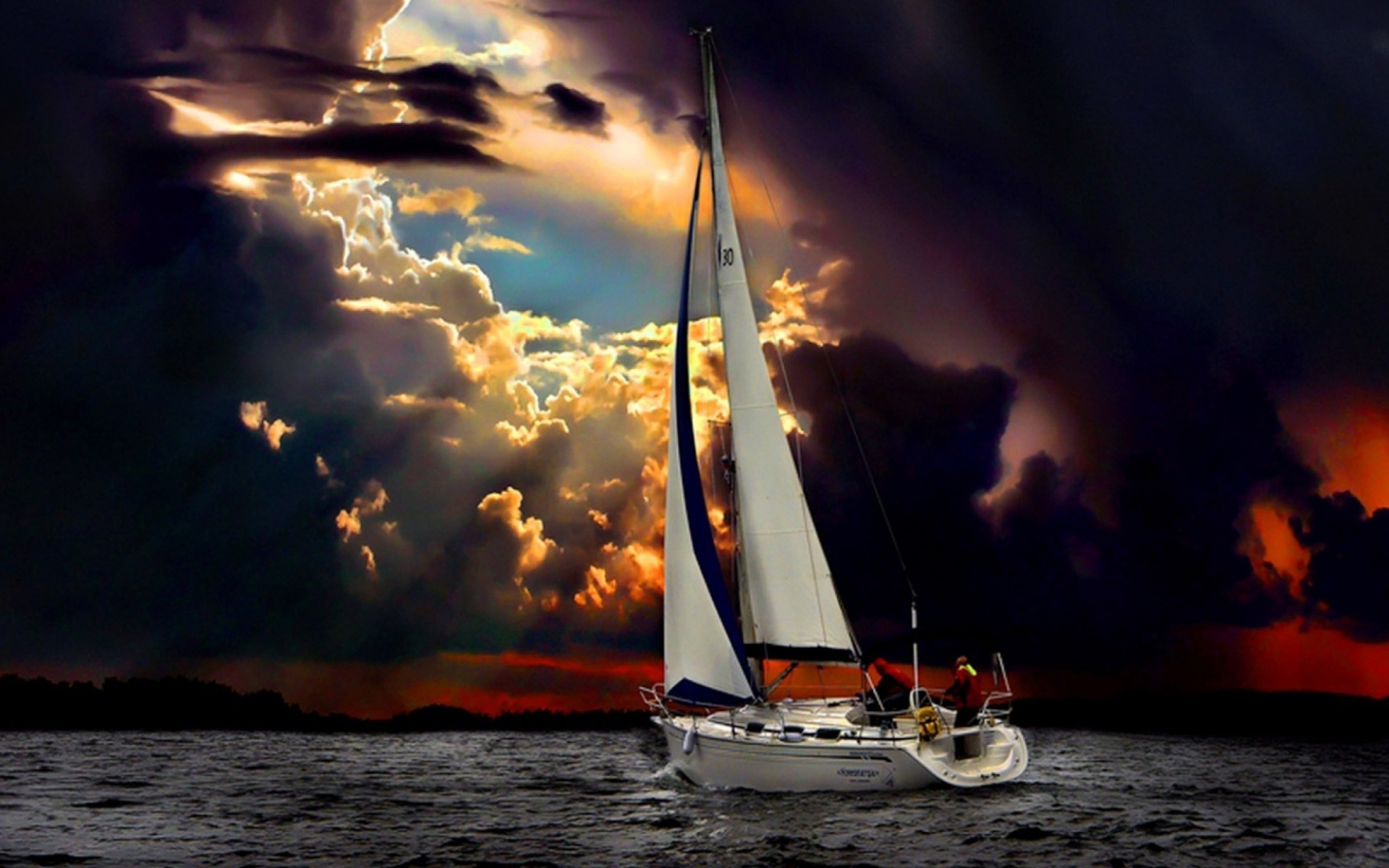 Лодка плывет на грозу