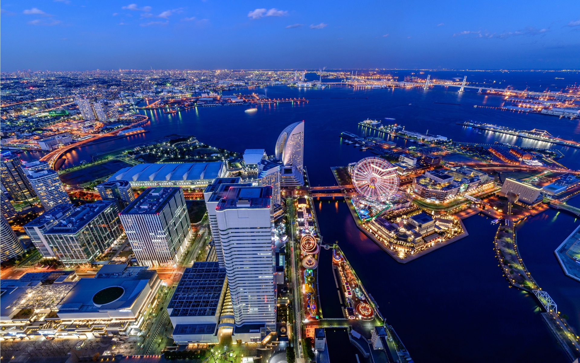 Вечерний город в Японии