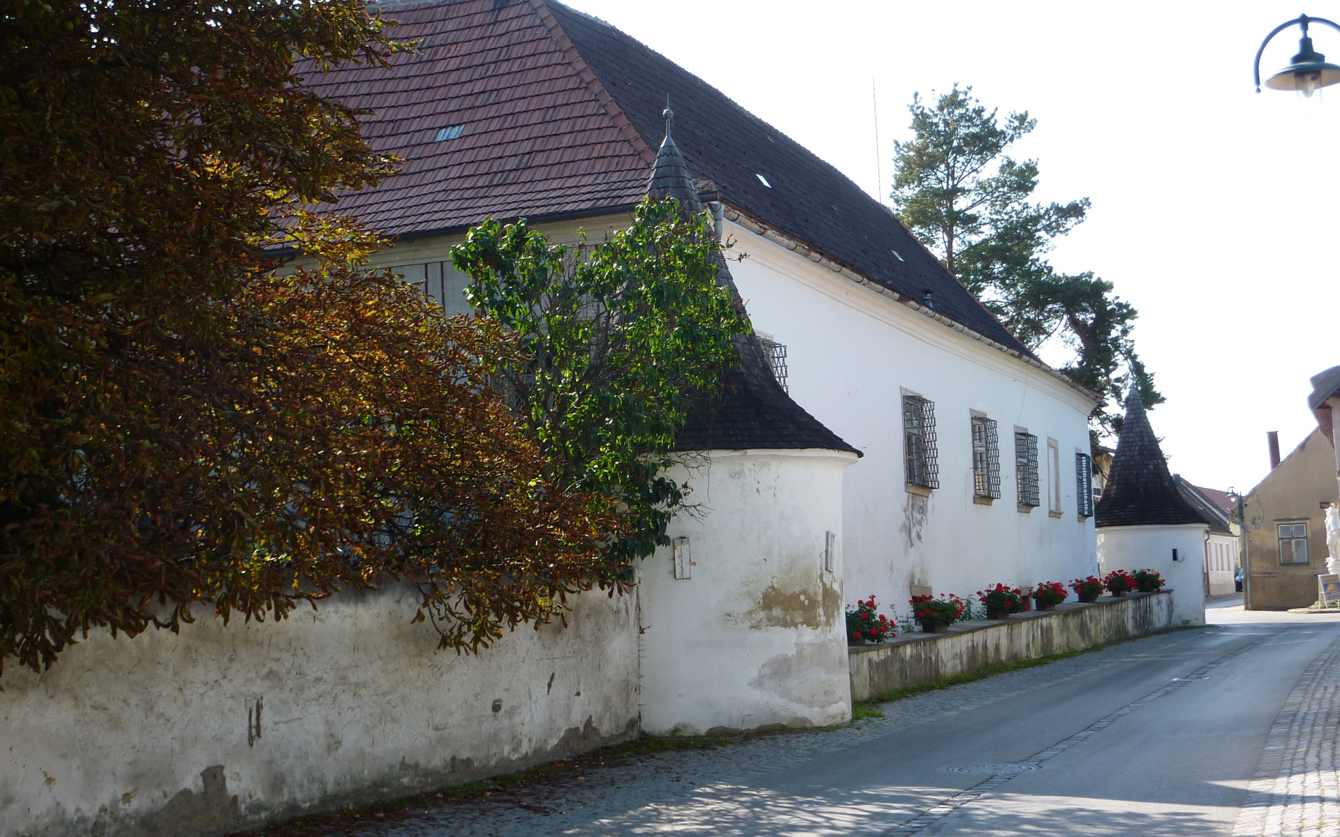 Городская улица в городе Лэнгенфельд, Австрия