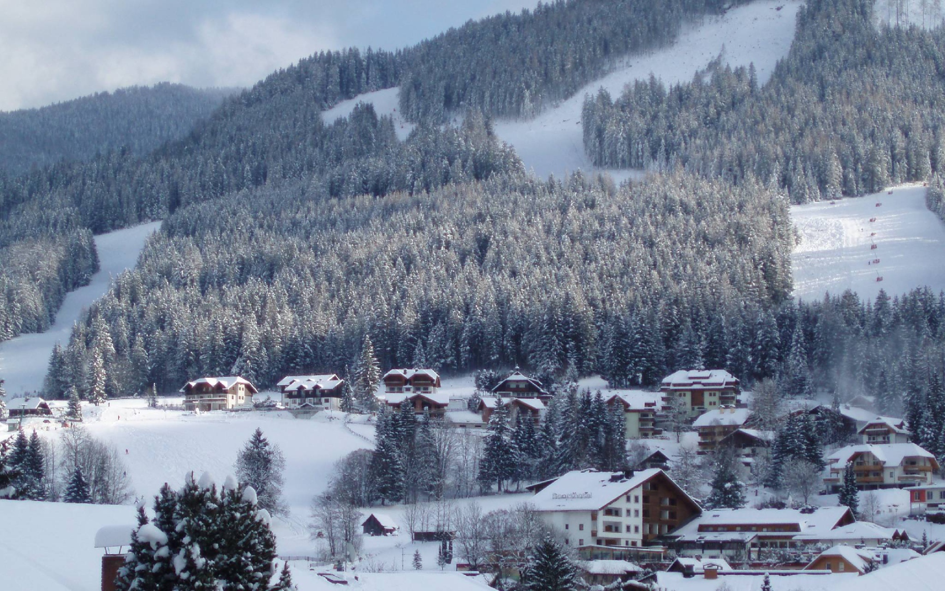 Дома на склоне на горнолыжном курорте Бад Кляйнкирххайм, Австрия