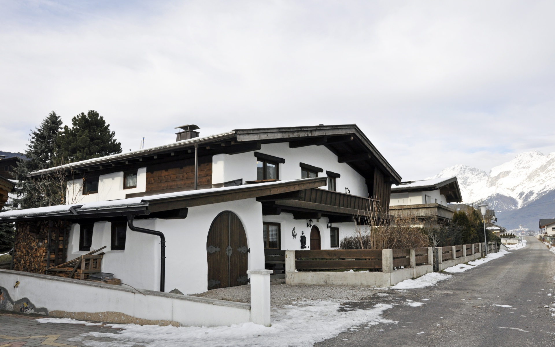 Городские здания на курорте Тельфс-Бюхен, Австрия