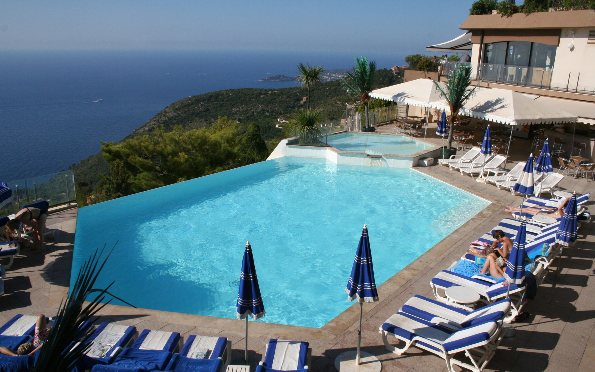 Отель на побережье на курорте Эз, Франция