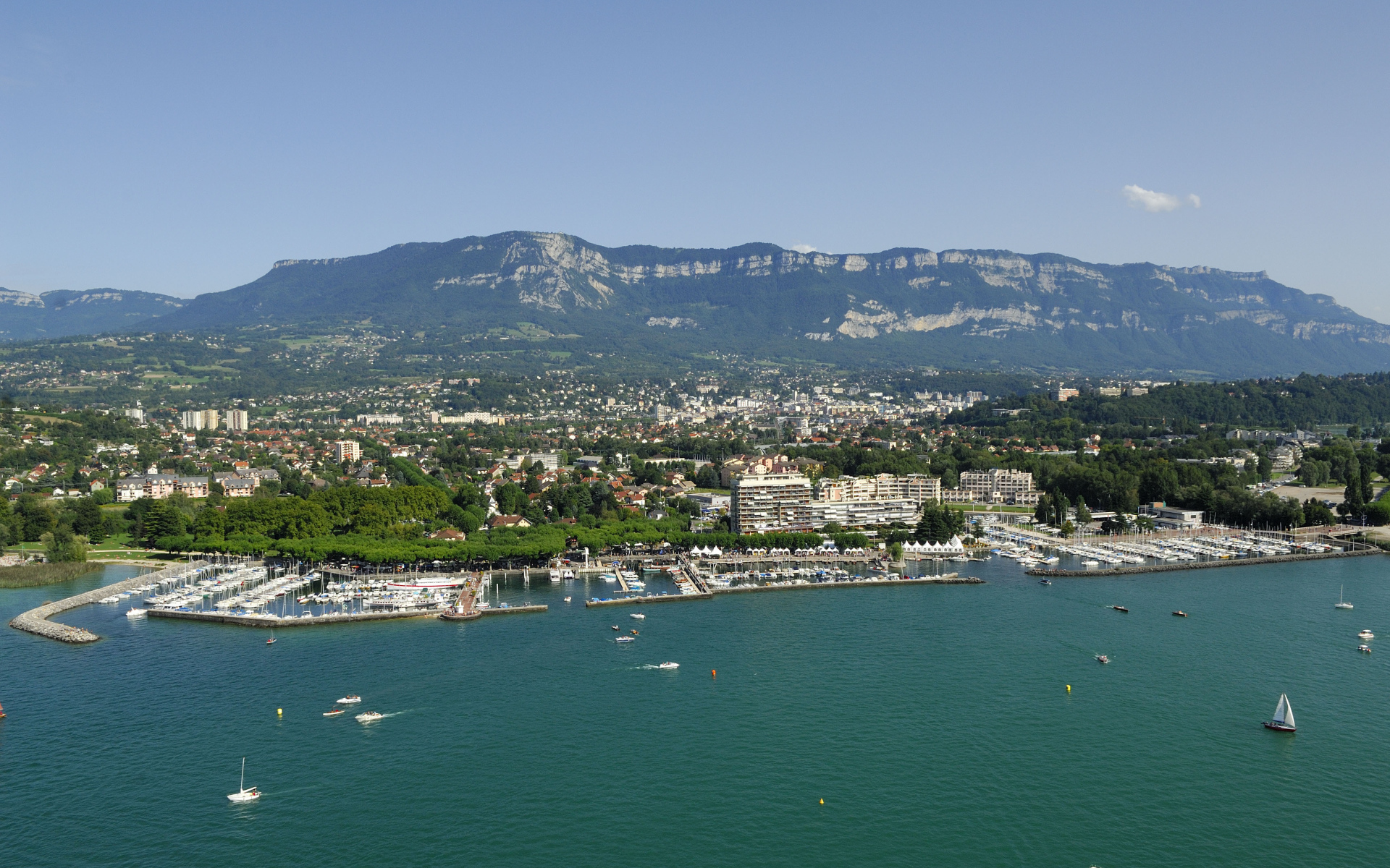 Панорама курорта Эвиан, Франция