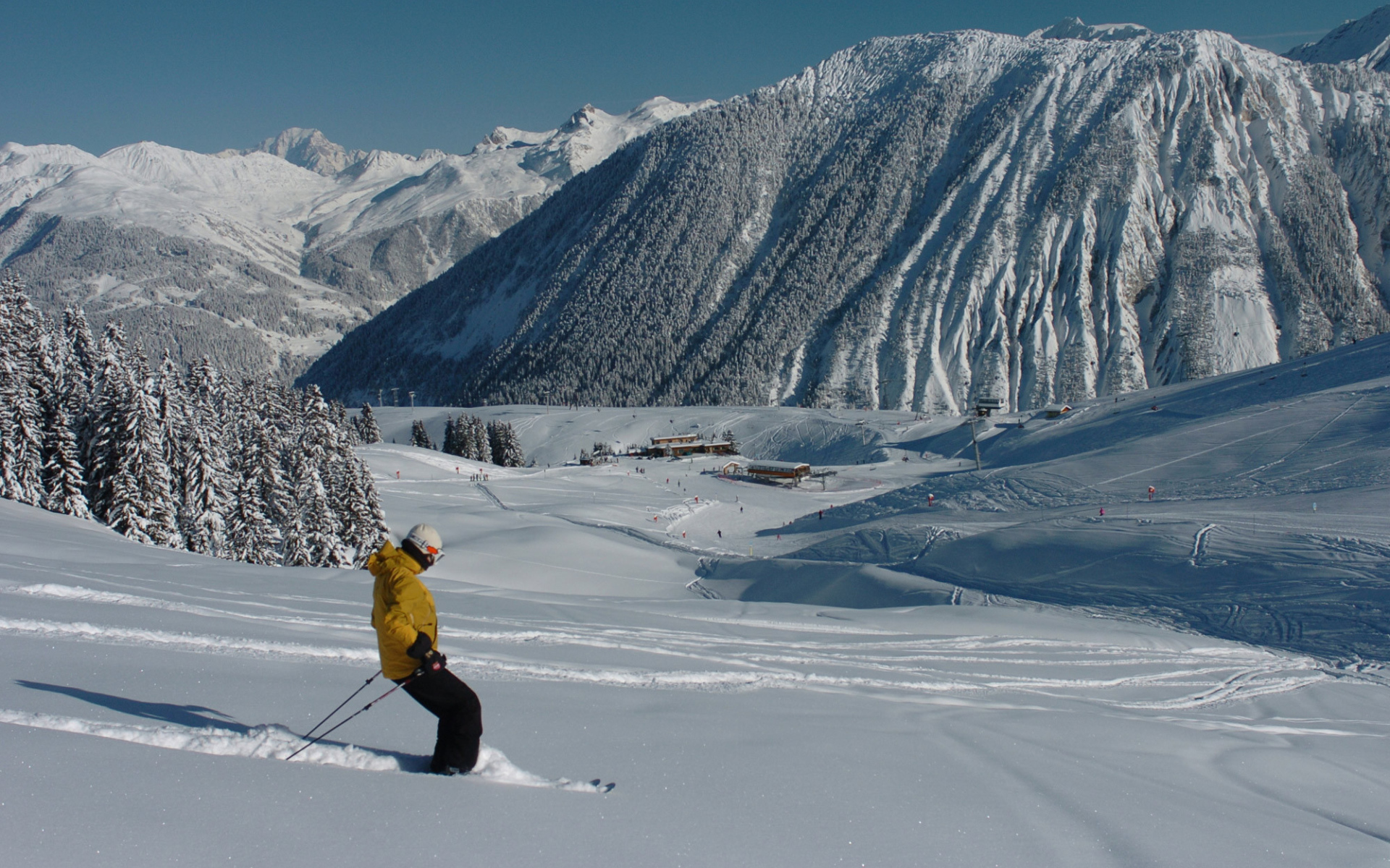 Катание на лыжах на горнолыжном курорте Куршевель, Франция