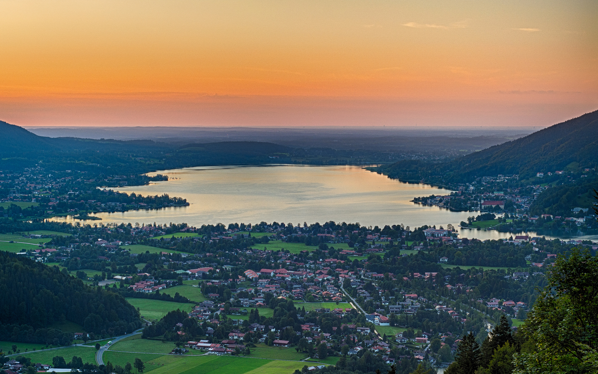 Красивый вид на город Тегернзе, Германия