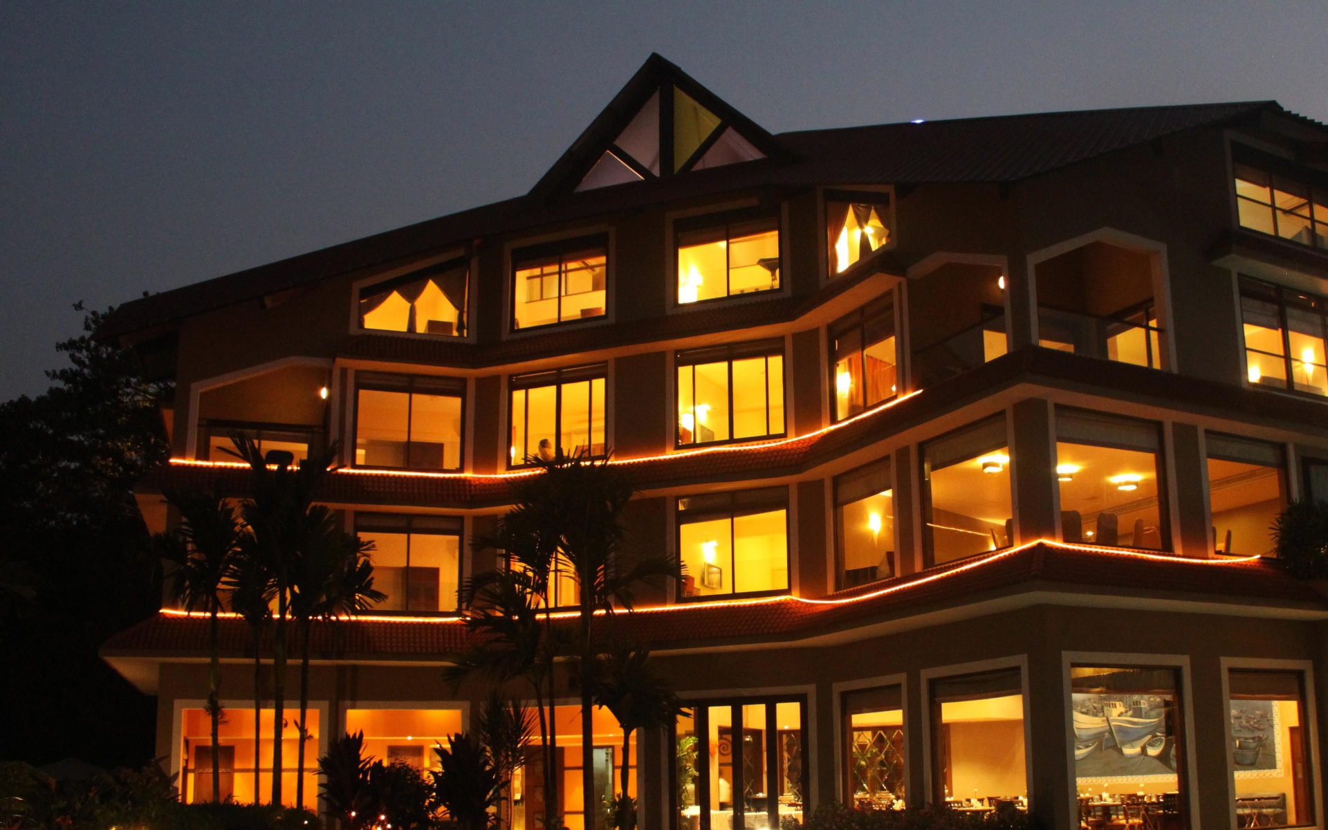 Дома ночью в Гоа