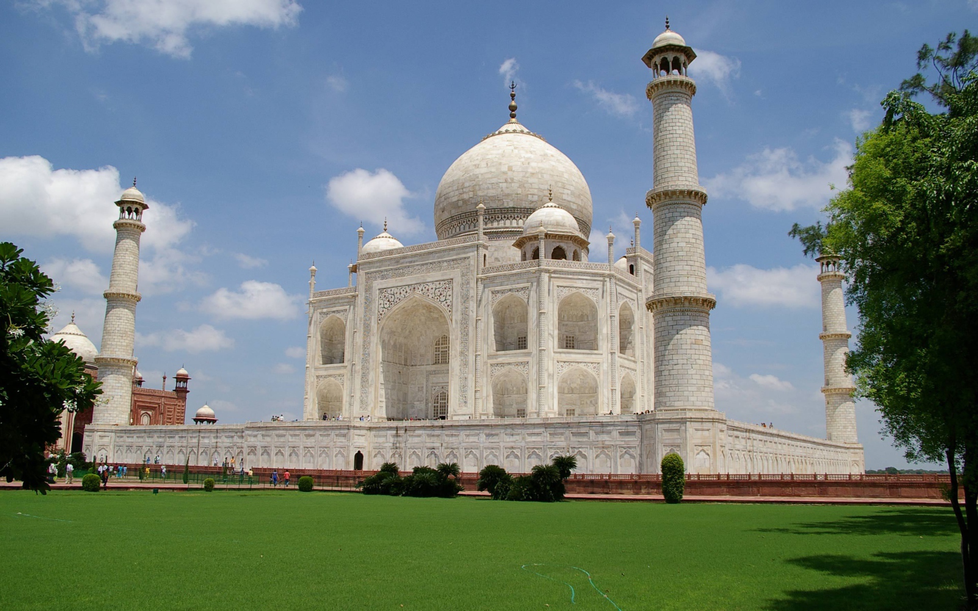 Мавзолей-мечеть Тадж-Махал в Агре