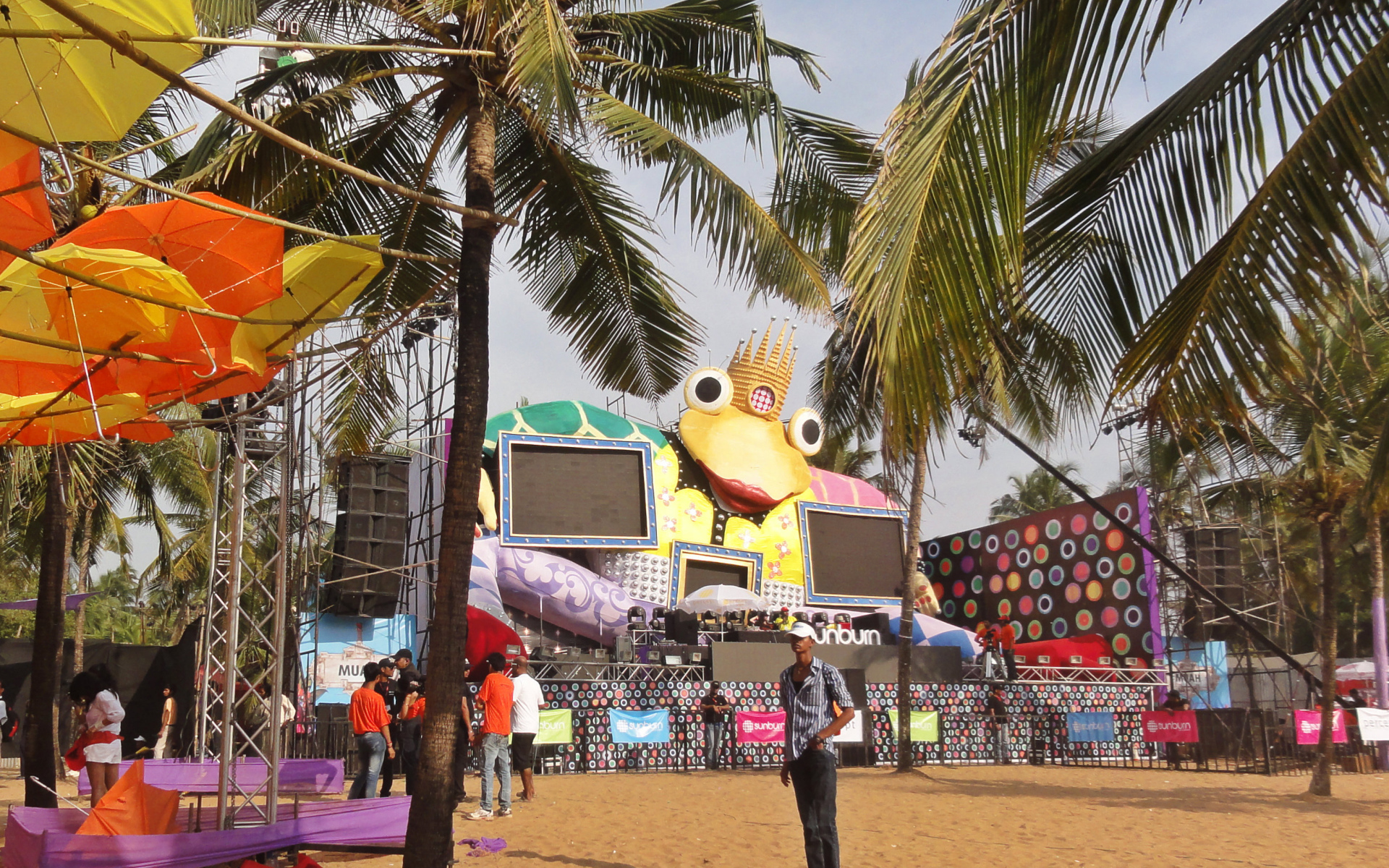 Подготовка к концерту в Анджуне