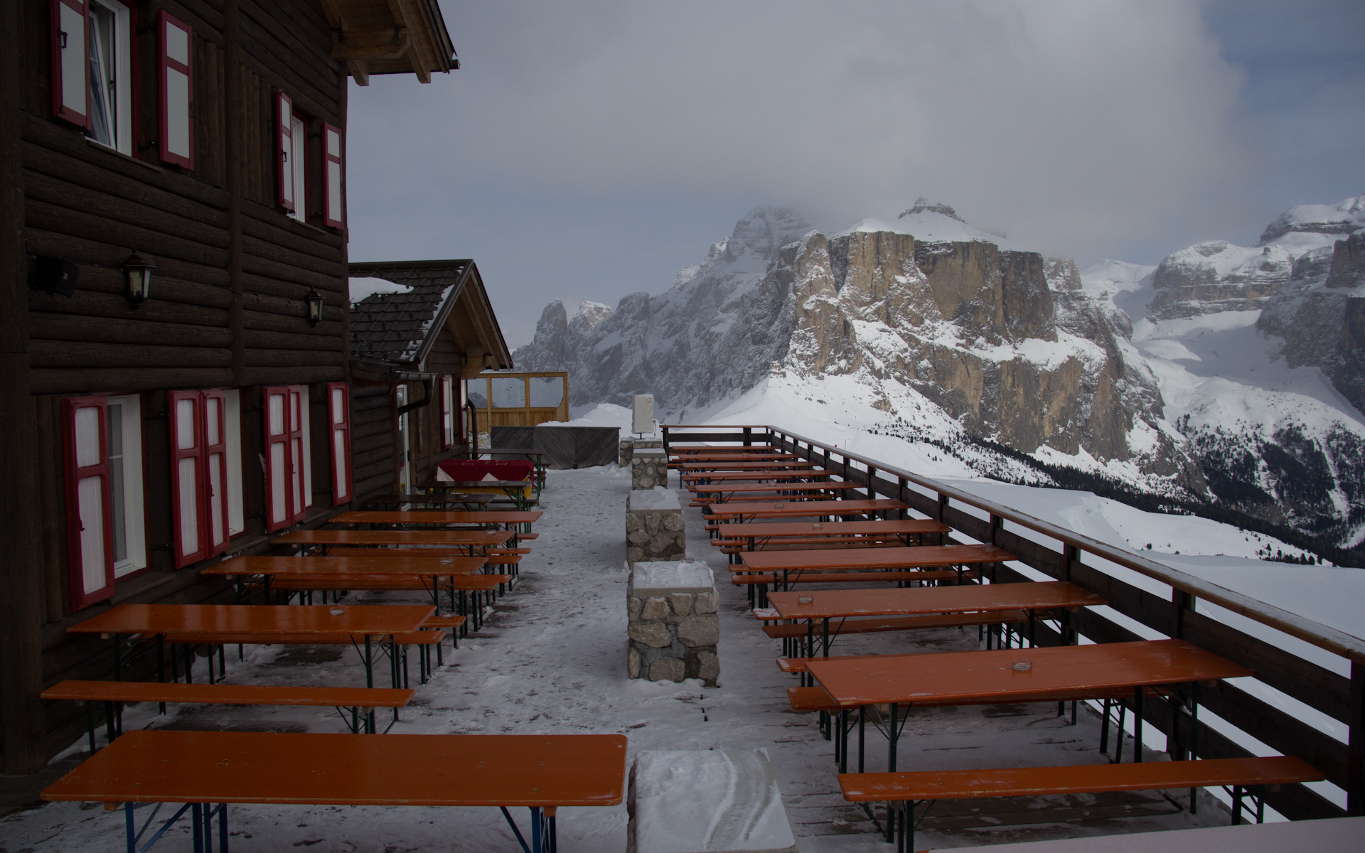 Кафе на горнолыжном курорте Валь-Ди-Фасса, Италия