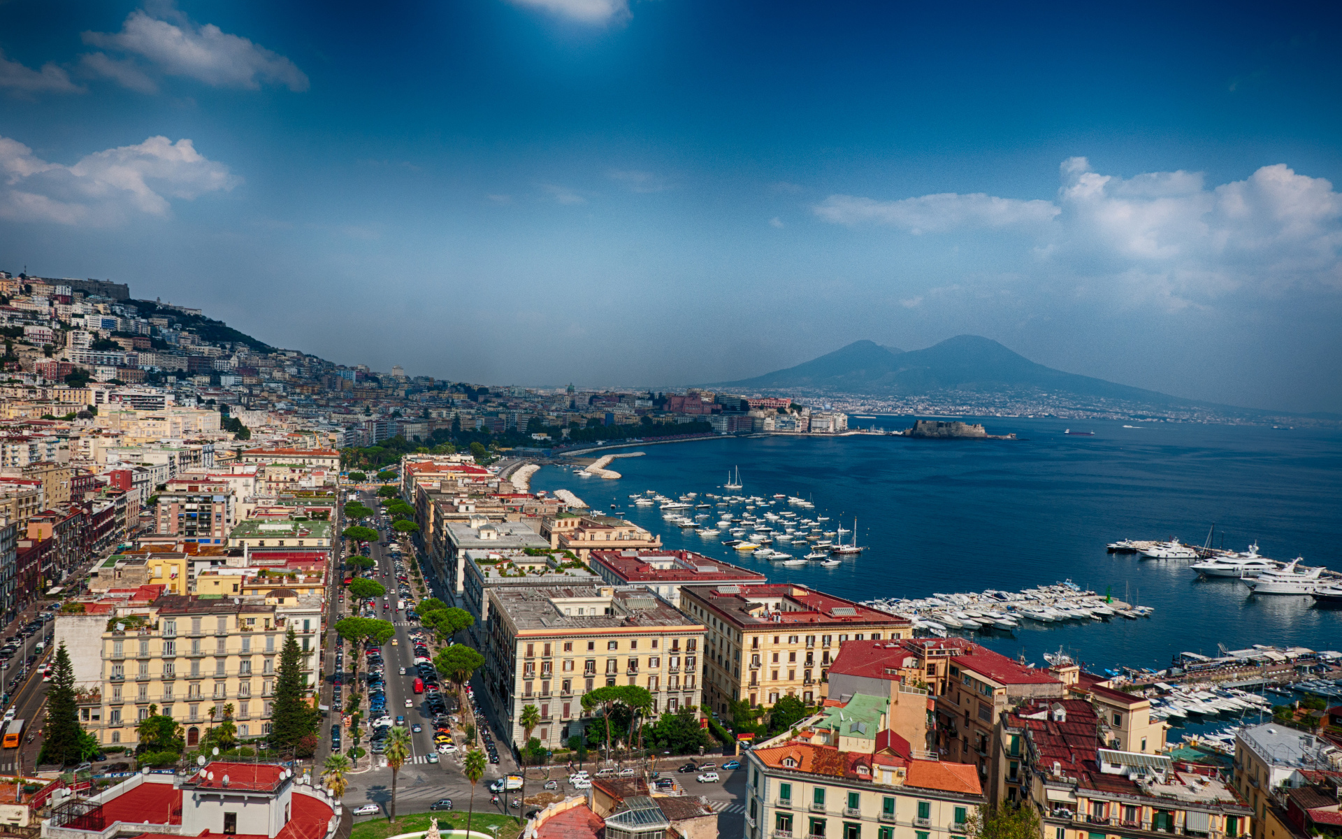Прибрежные улицы в Неаполе, Италия