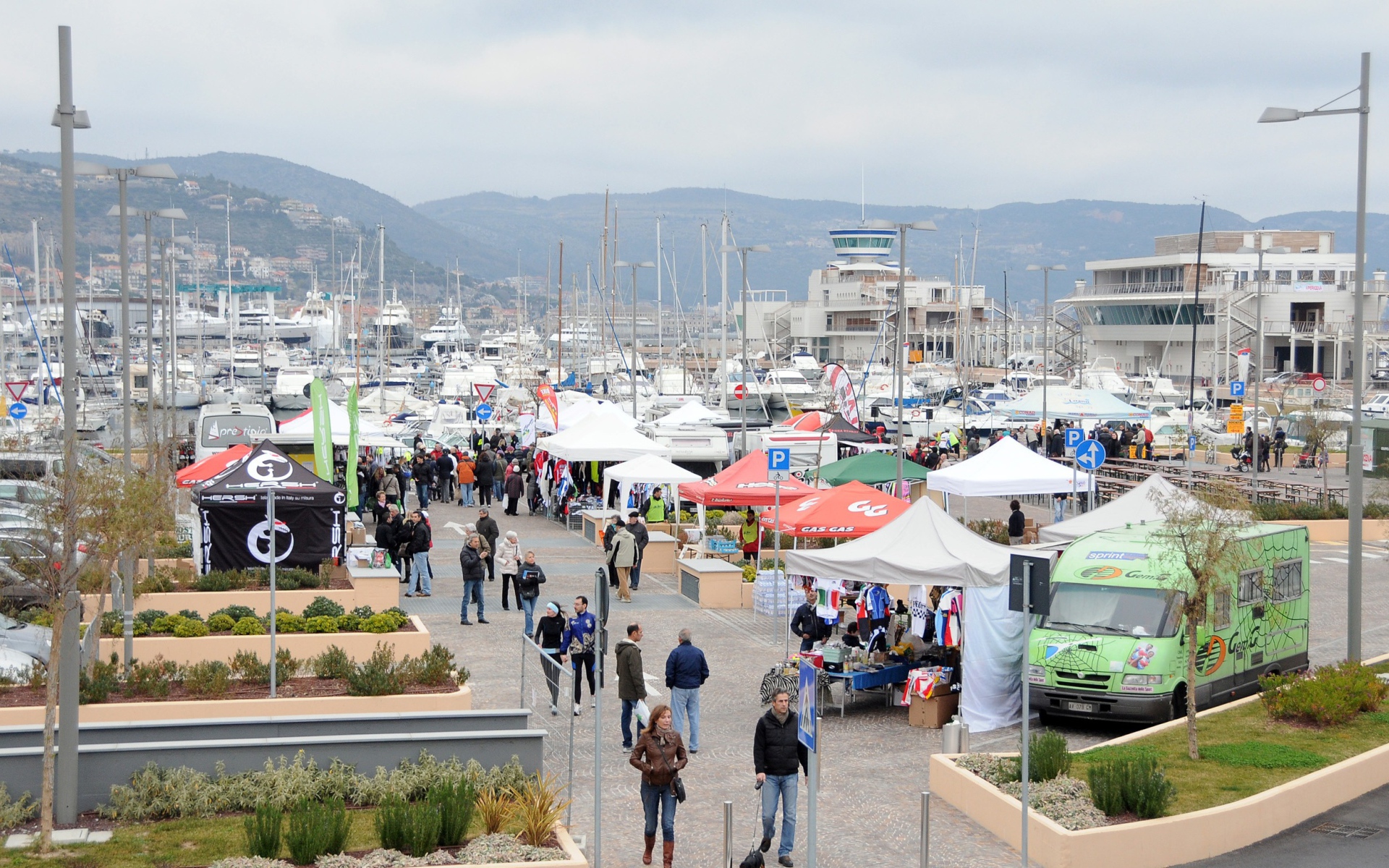 Набережная в Лоано, Италия