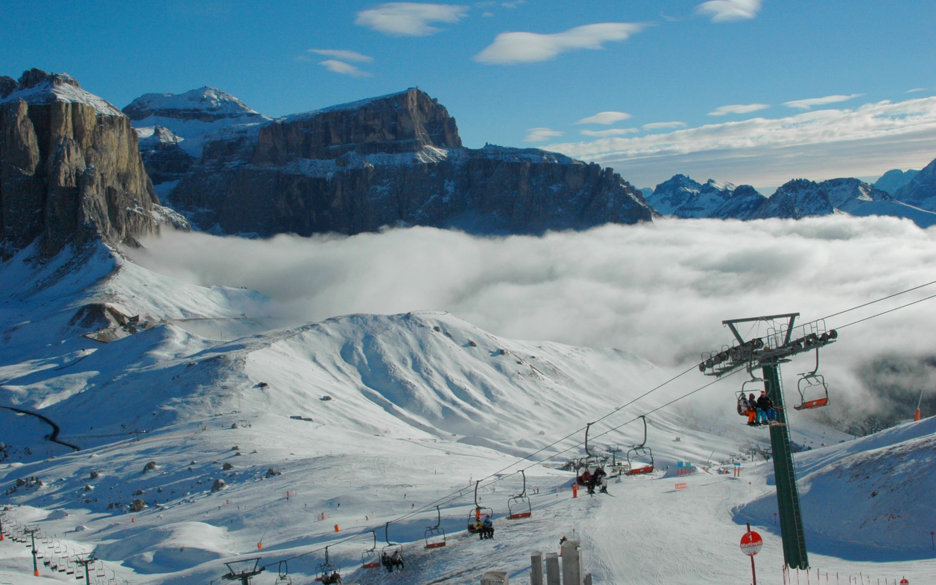 Подъемник на горнолыжном курорте Валь-Ди-Фасса, Италия