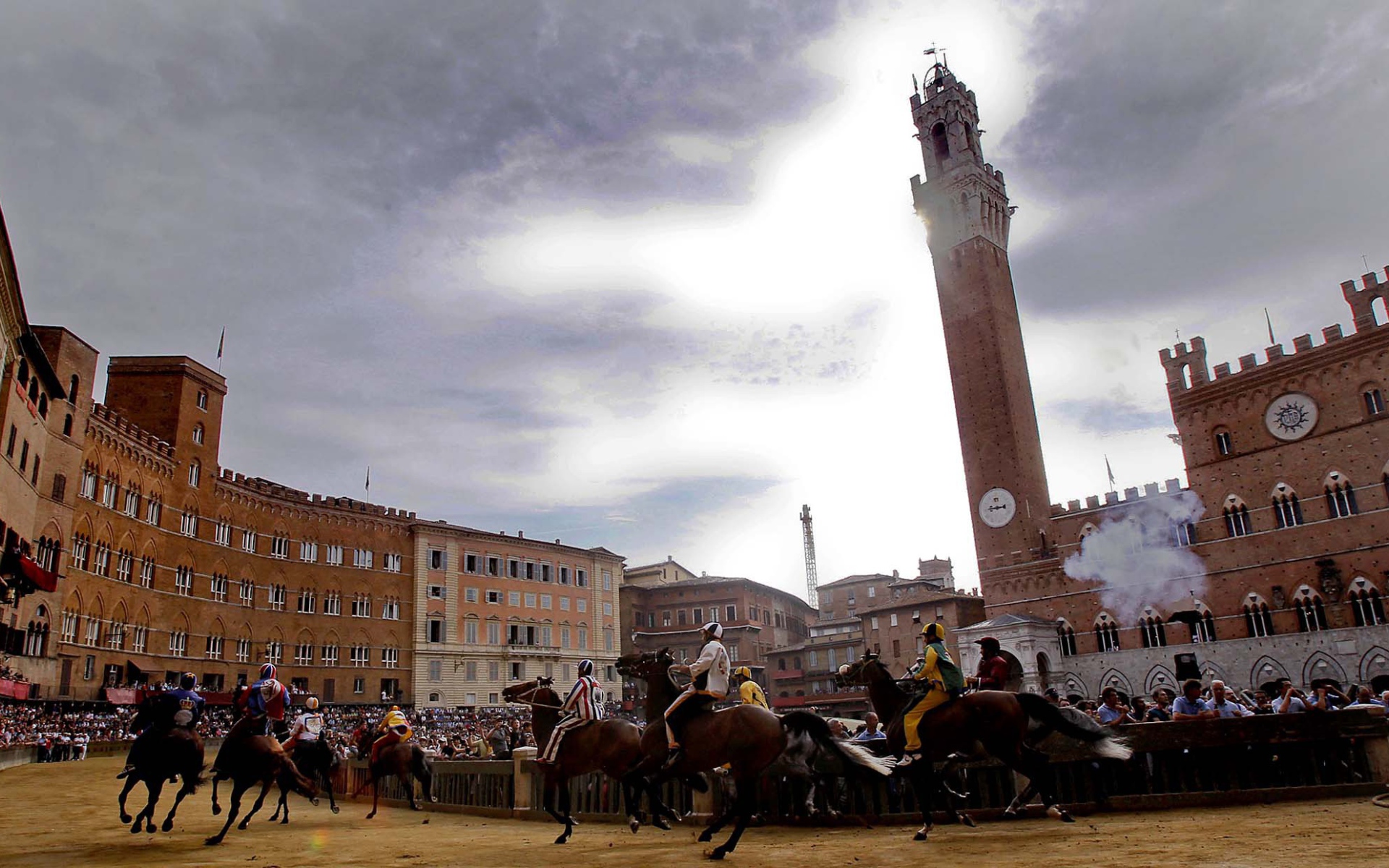 Средневековые скачки в Сиене, Италия