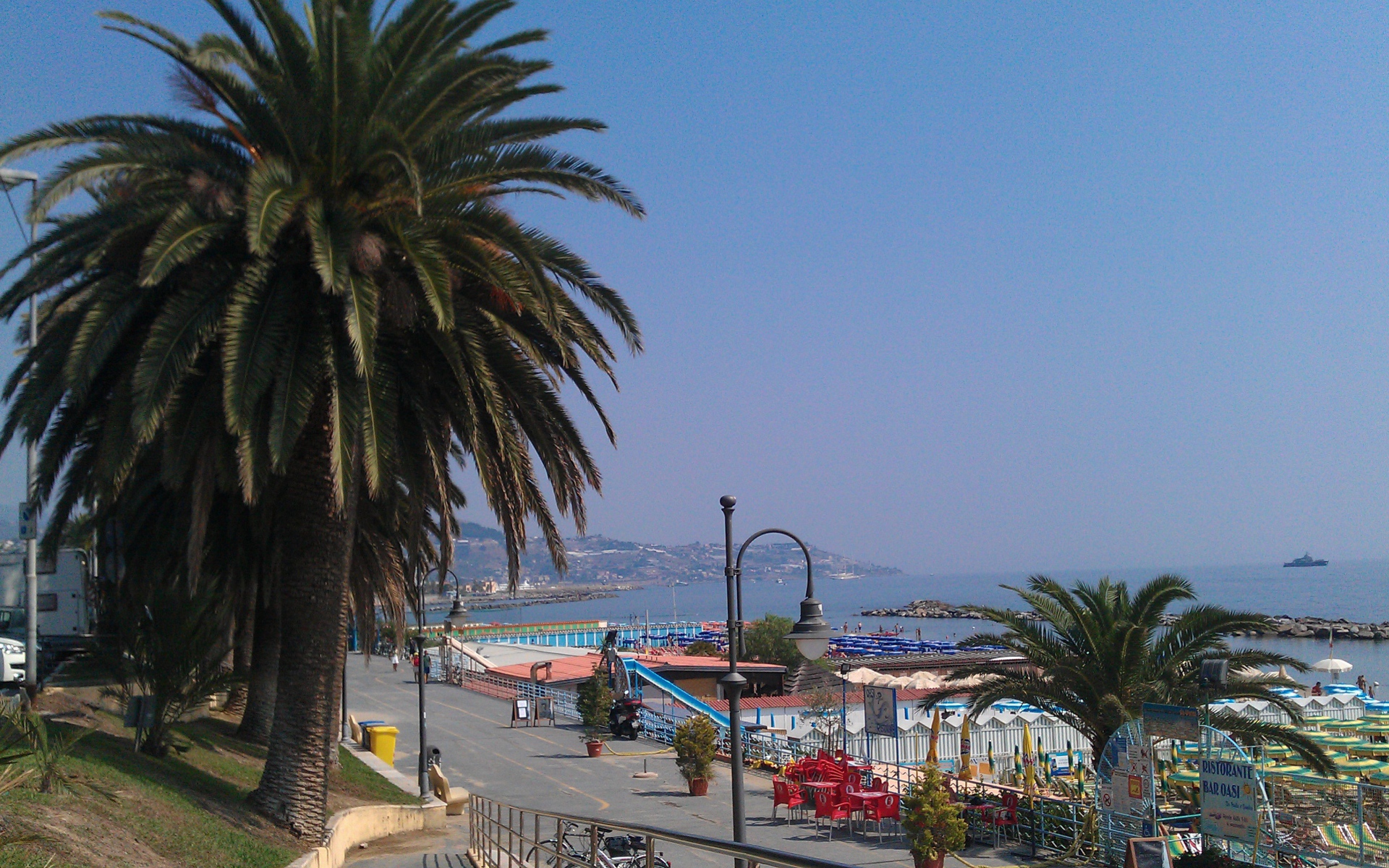 Пальмы на берегу в Сан Ремо, Италия