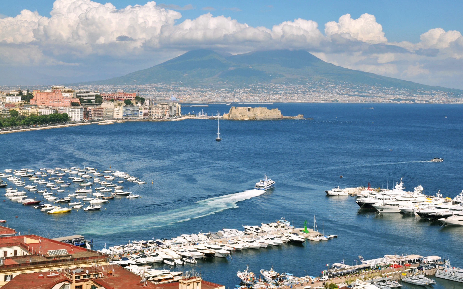 Порт в Неаполе, Италия