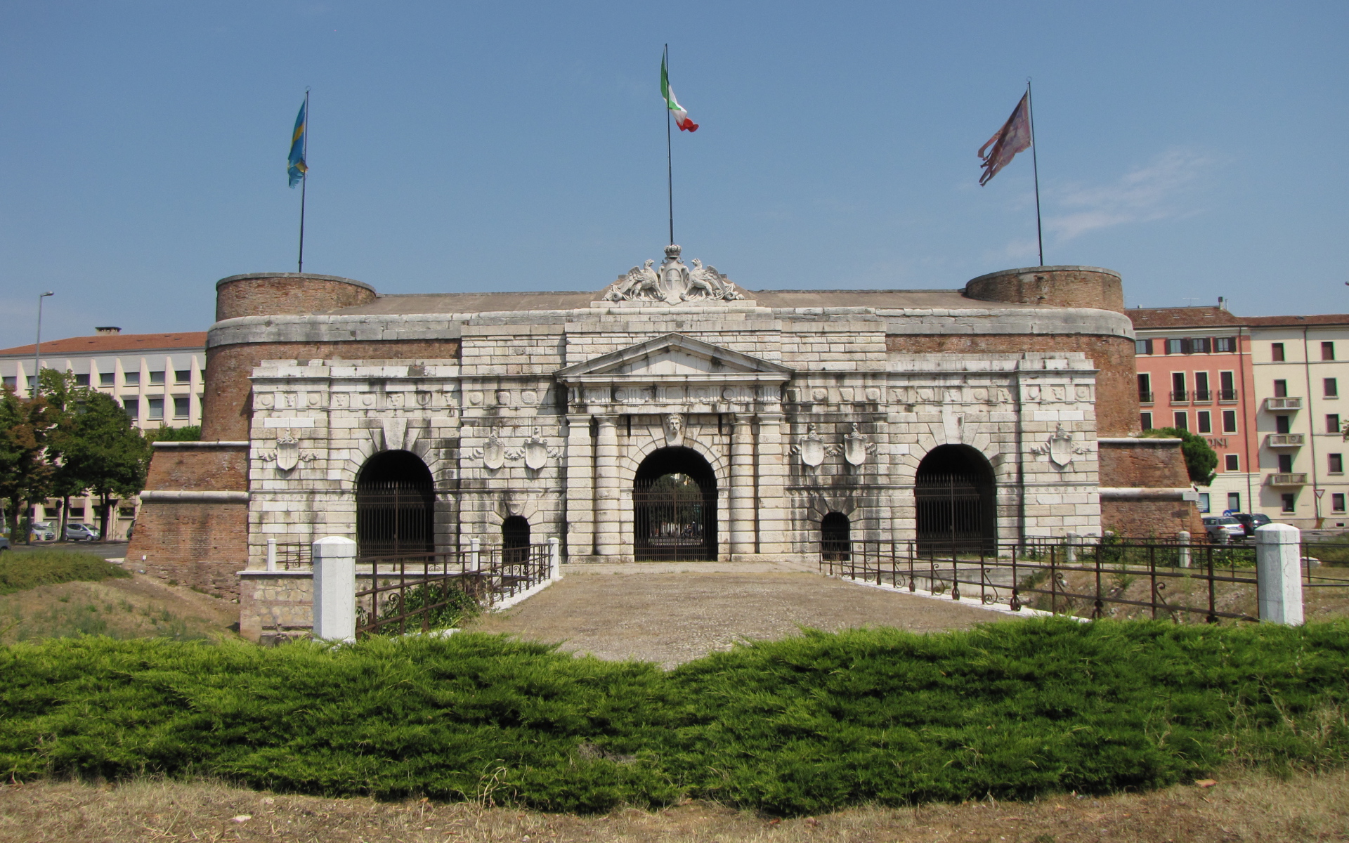 Порта Нуова в Вероне, Италия