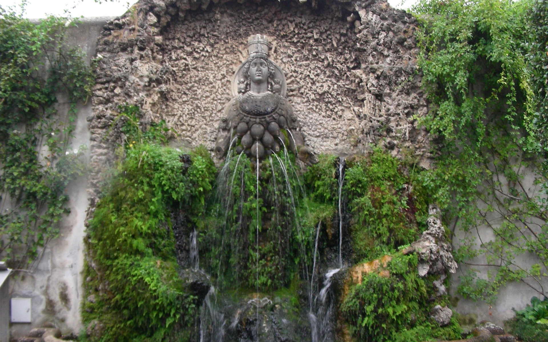 Скульптура фонтан в Тиволи, Италия