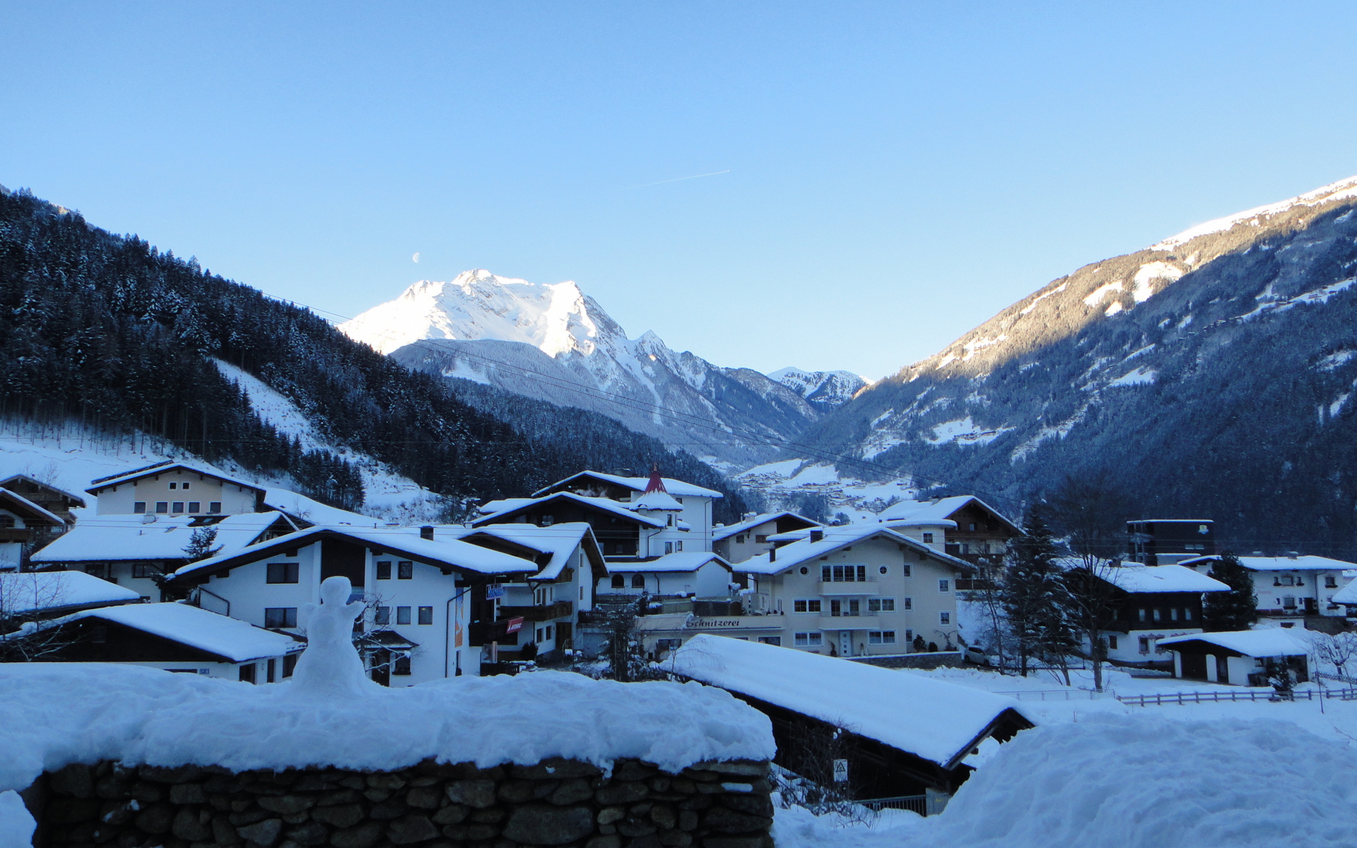 Закат в горах на курорте в Бормио, Италия