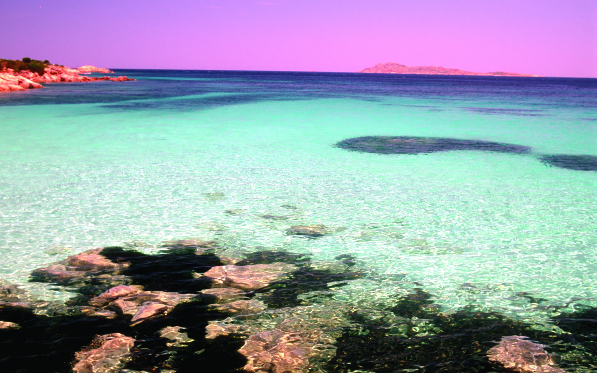 Закат на берегу моря на острове Сардиния, Италия