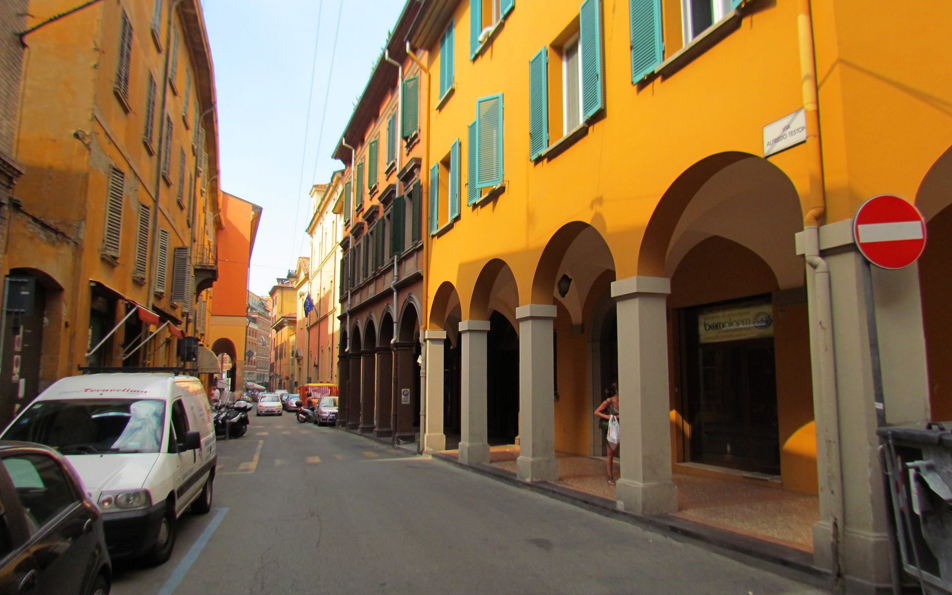 Прогулка по улицам на курорте в Монтекатини Терме, Италия