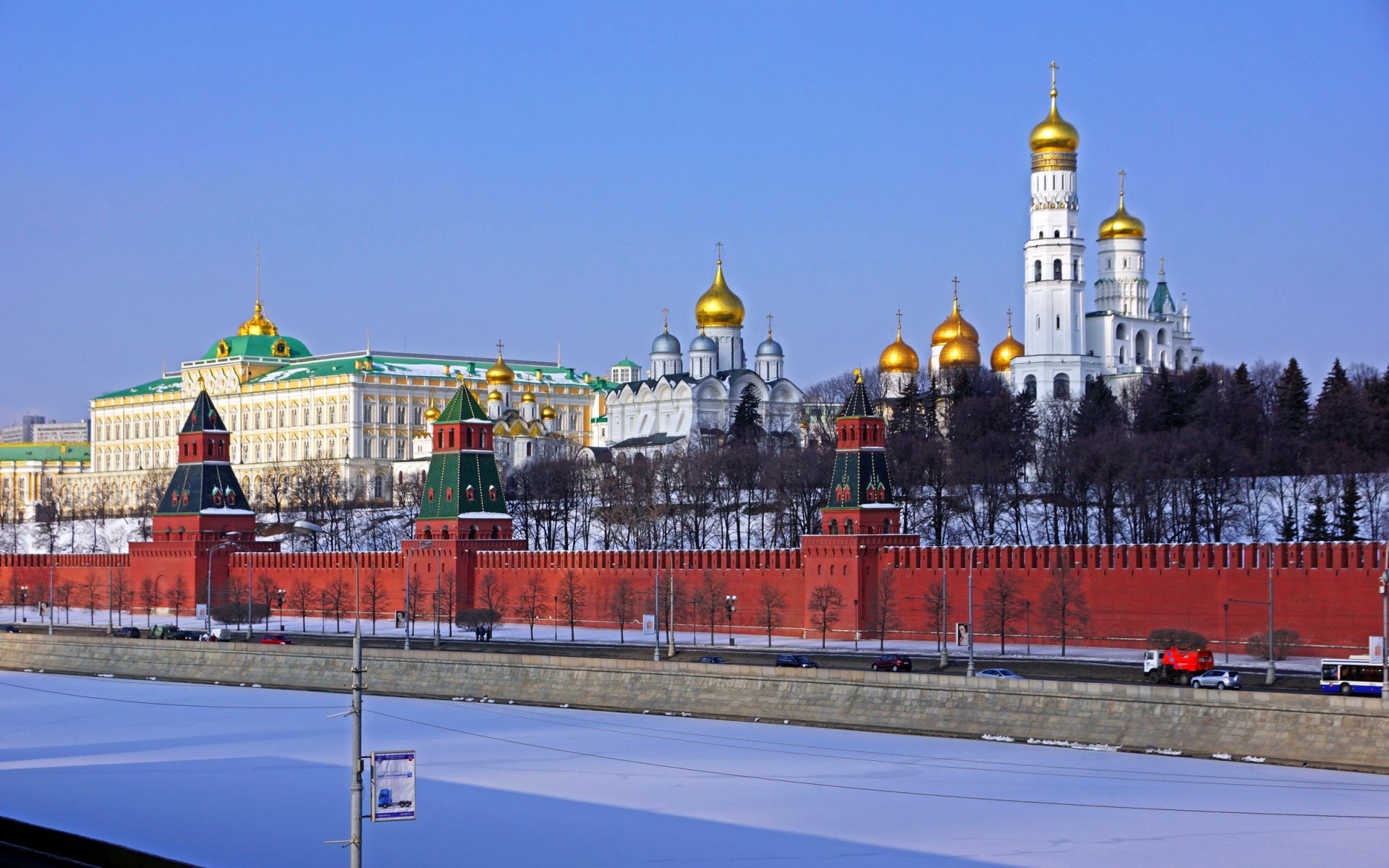 Зимняя река у Кремля