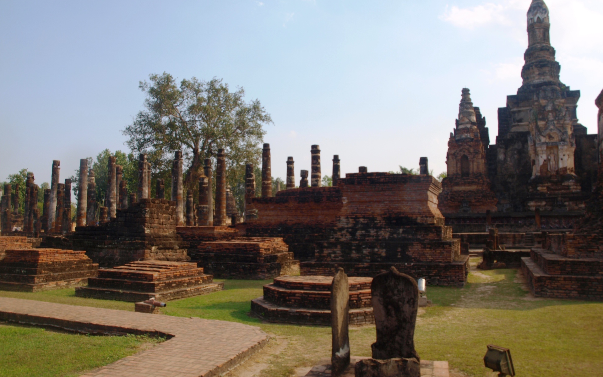 Старинный храм на курорте Лопбури, Таиланд