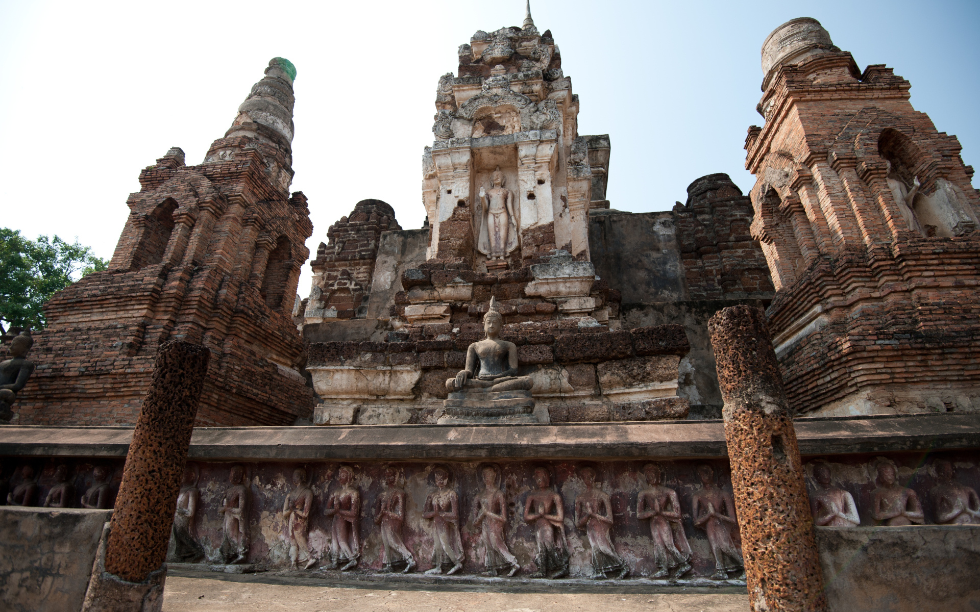 Древний храм на курорте Лопбури, Таиланд