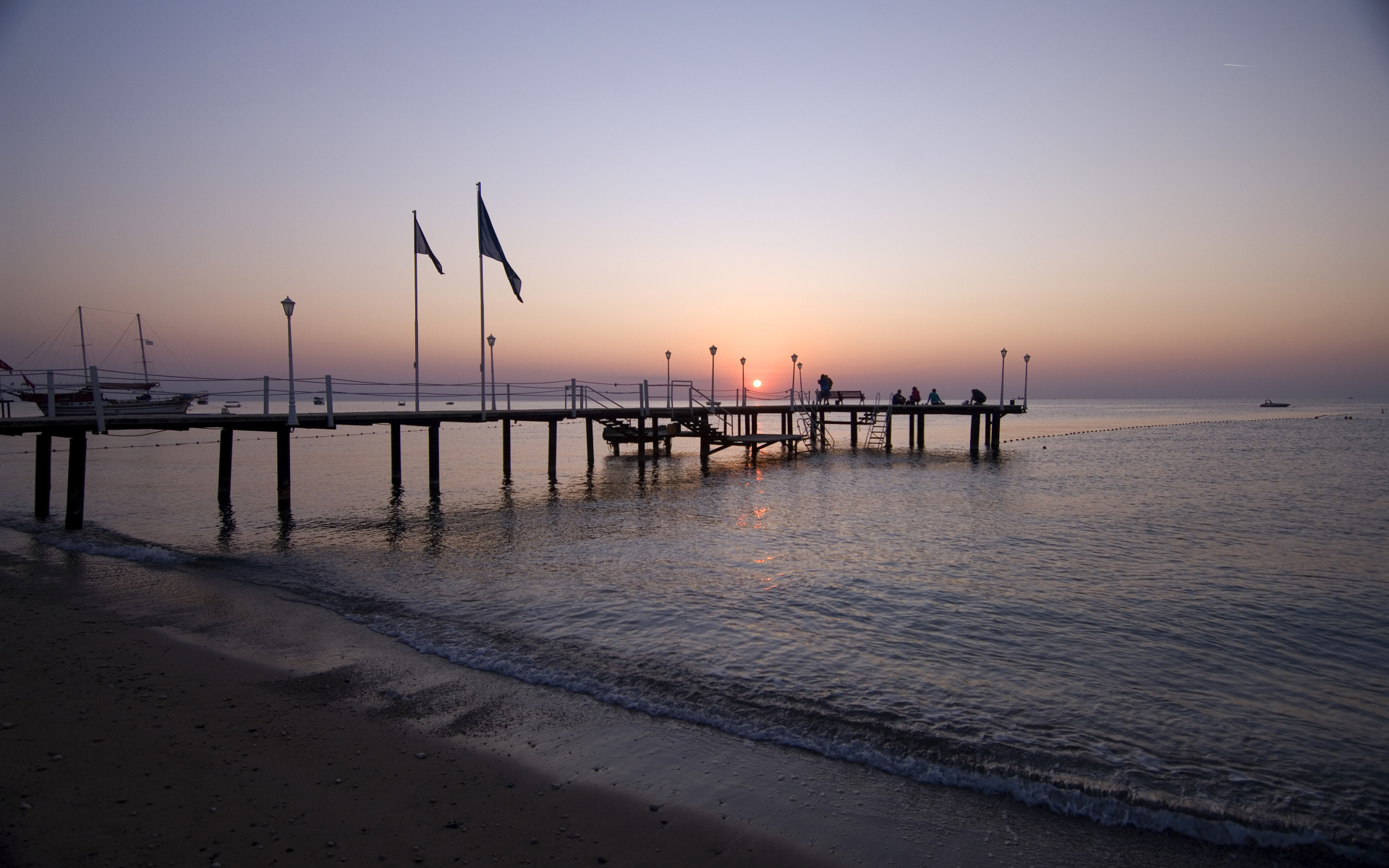 Закат солнца на курорте Кушадасы, Турция