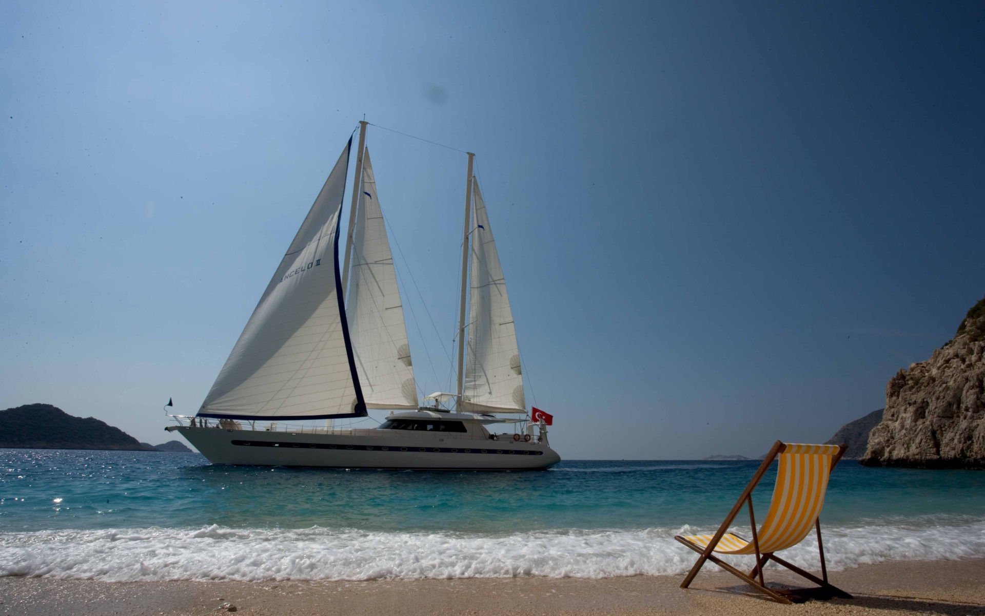 Яхта в гавани Белек, Турция
